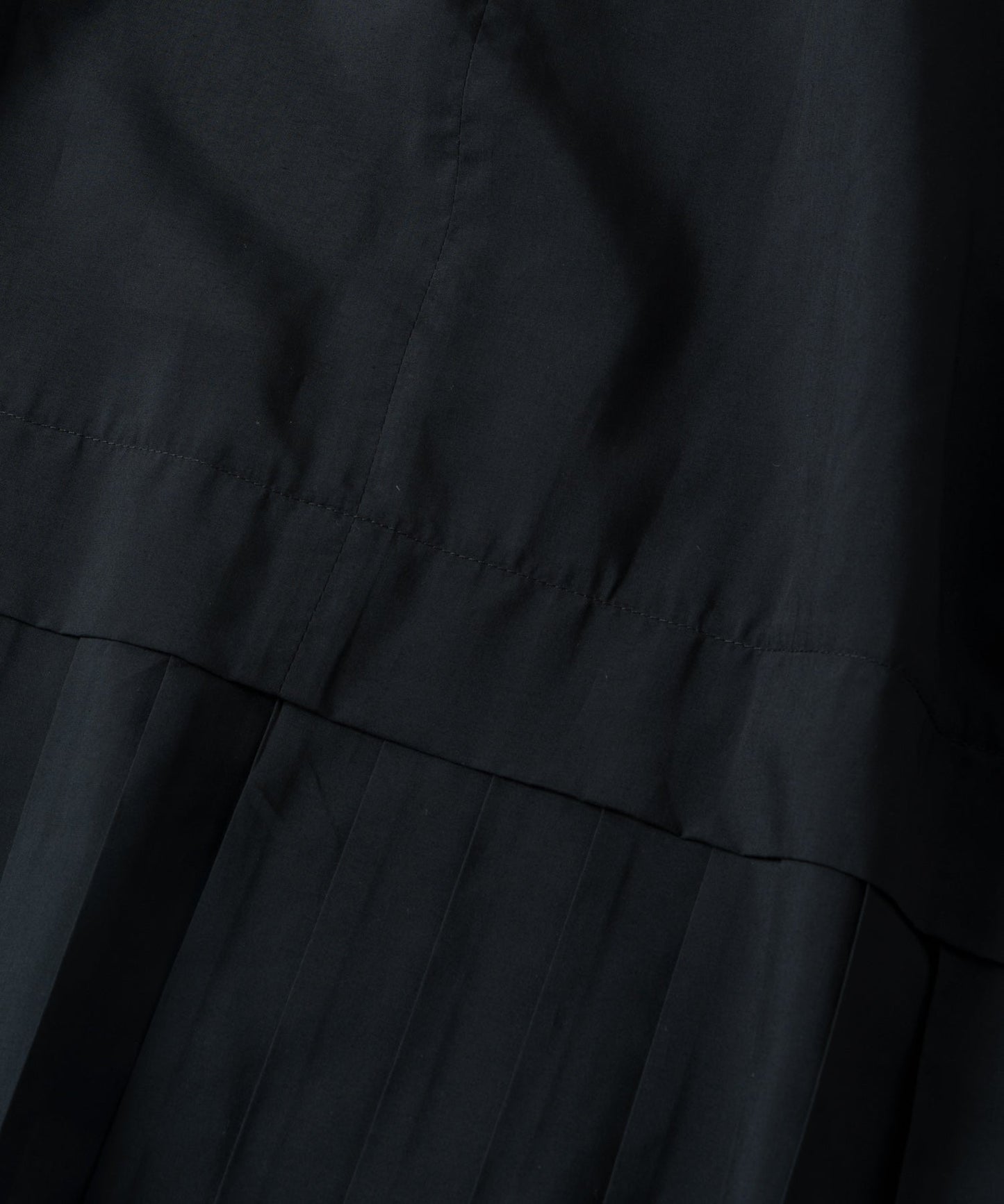hem pleats blouse / WHT21FBL4004