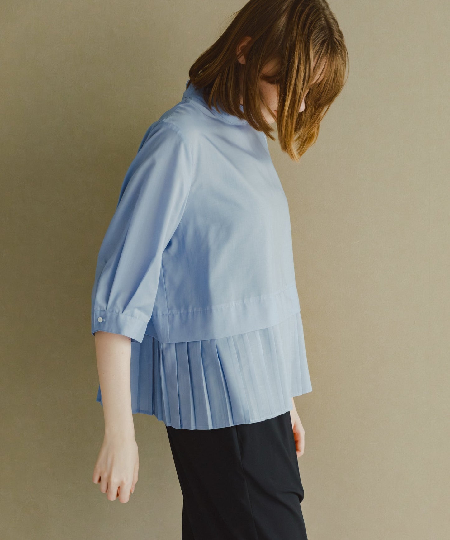 hem pleats blouse / WHT21FBL4004