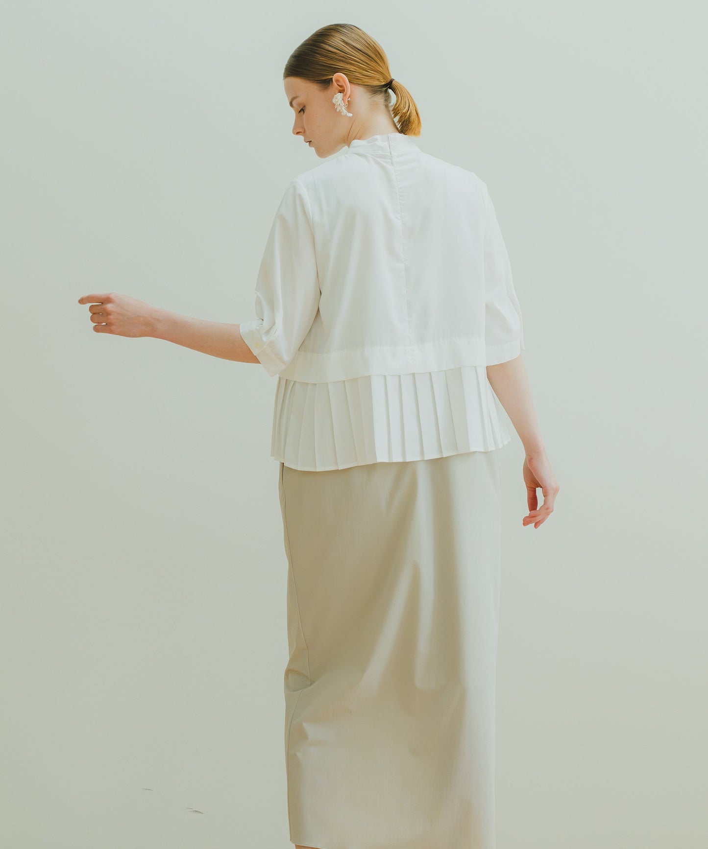 hem pleats blouse / WHT21FBL4004