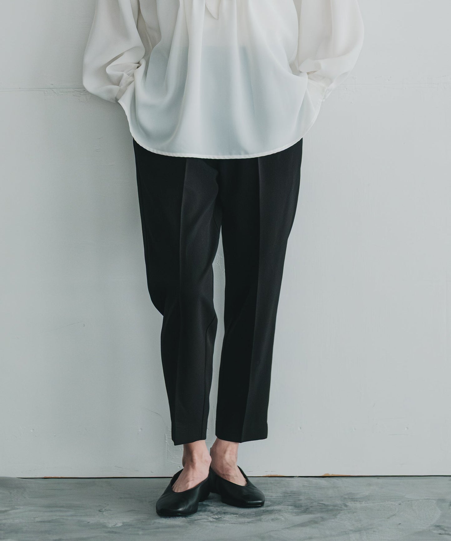 centerpress trouser / WHT23HPT4027