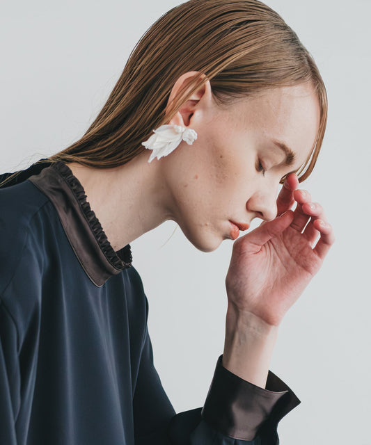 sheer leaf earrings / WHT25FAC4013