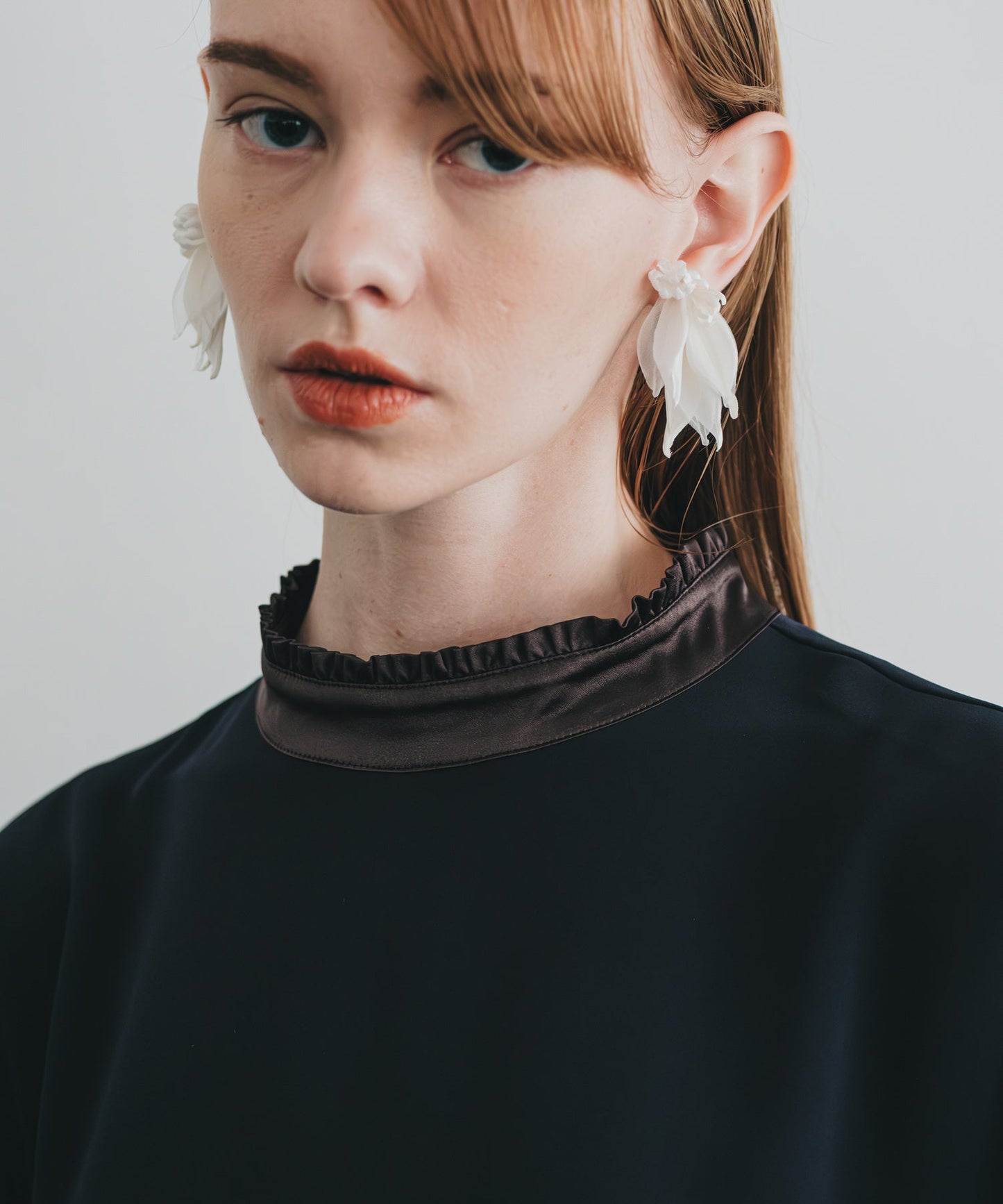 sheer leaf earrings / WHT25FAC4013