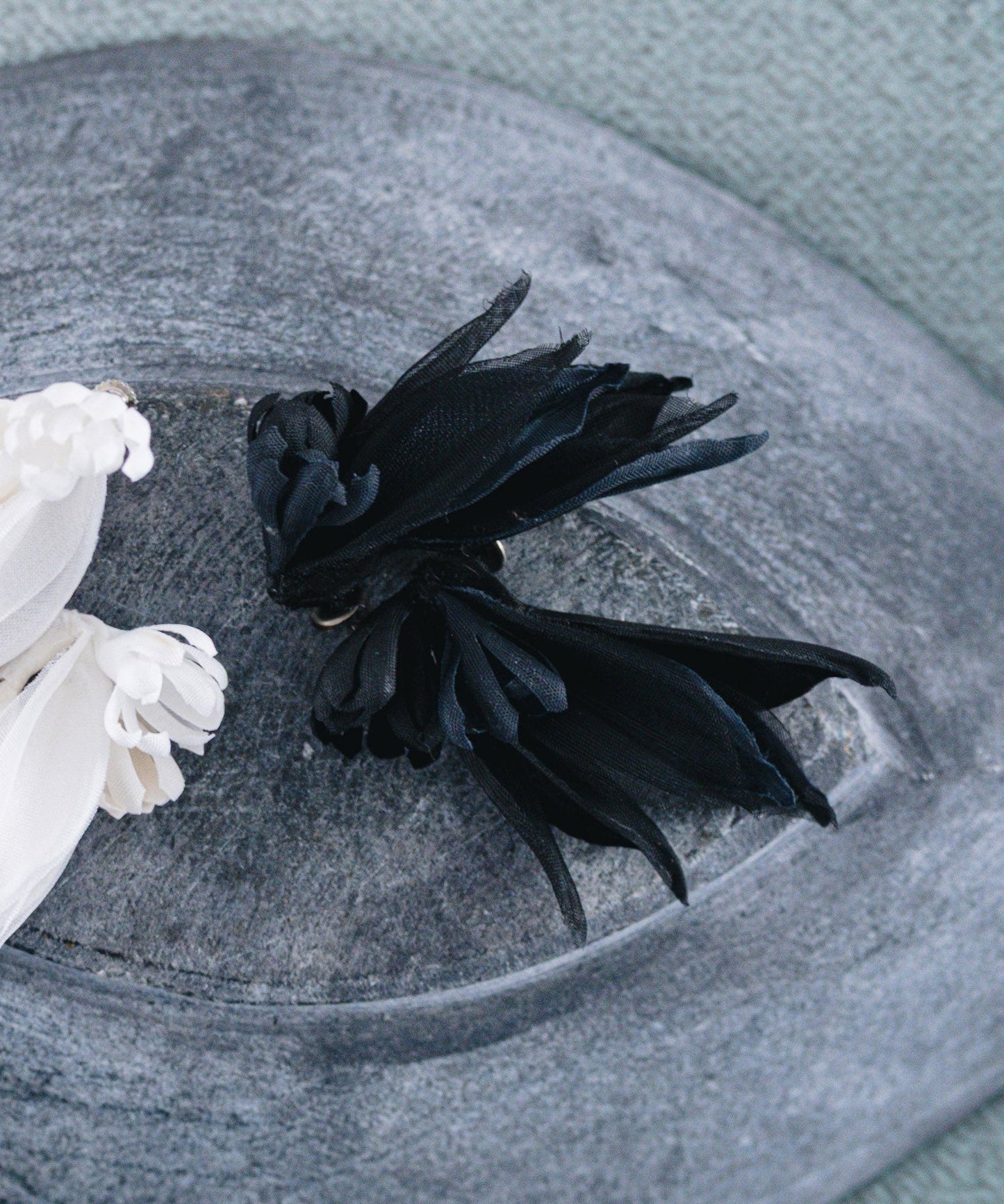 sheer leaf earrings / WHT25FAC4013