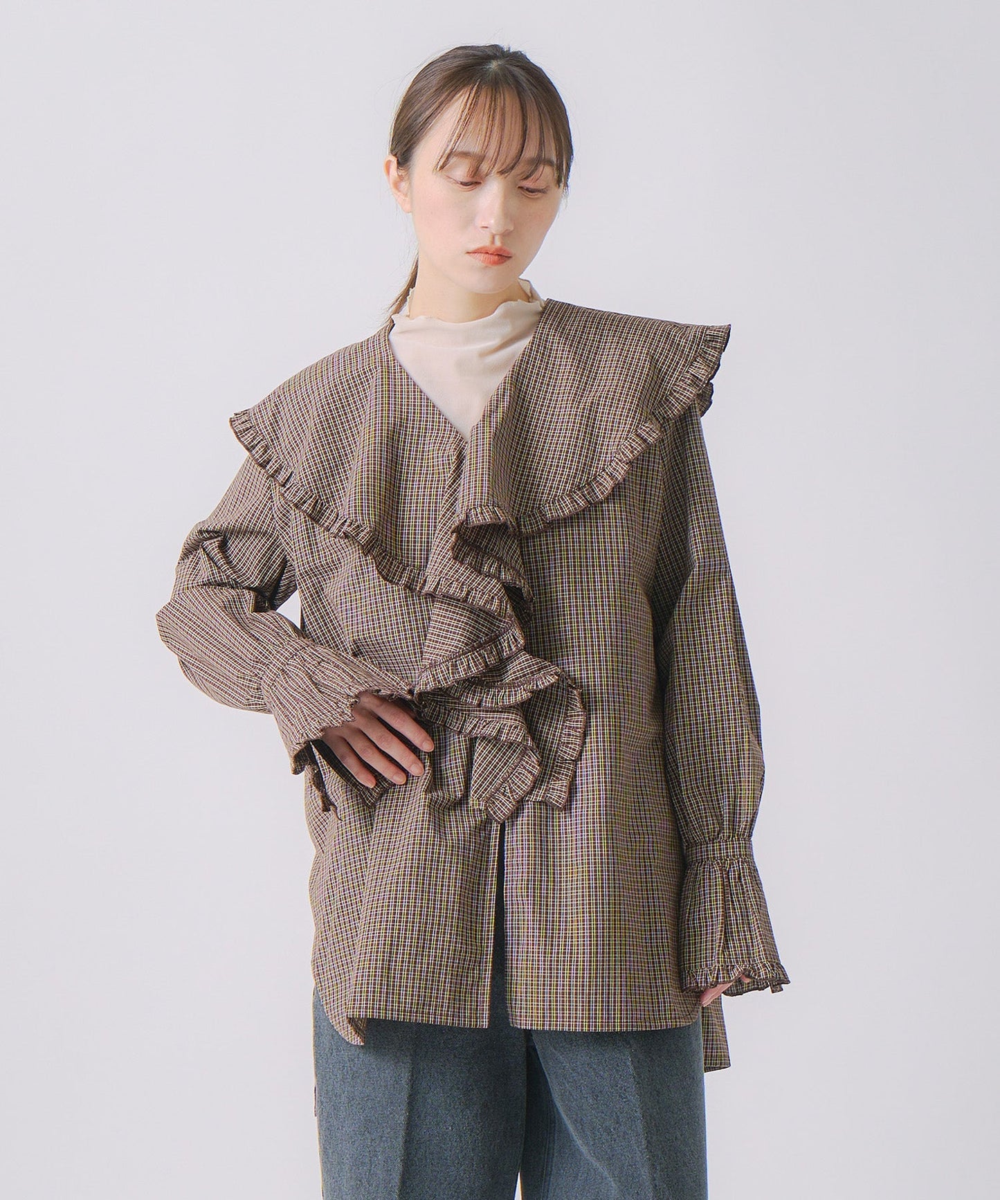 check frill blouse / WHT25FBL4077