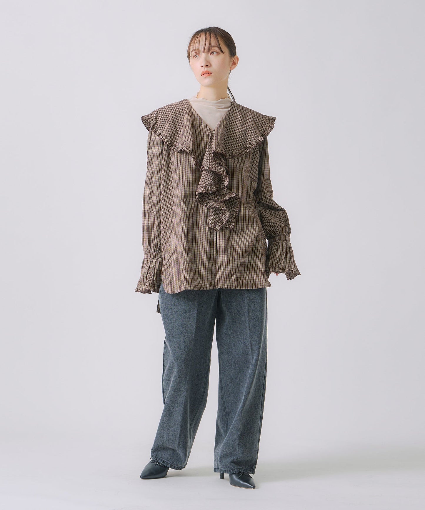 check frill blouse / WHT25FBL4077