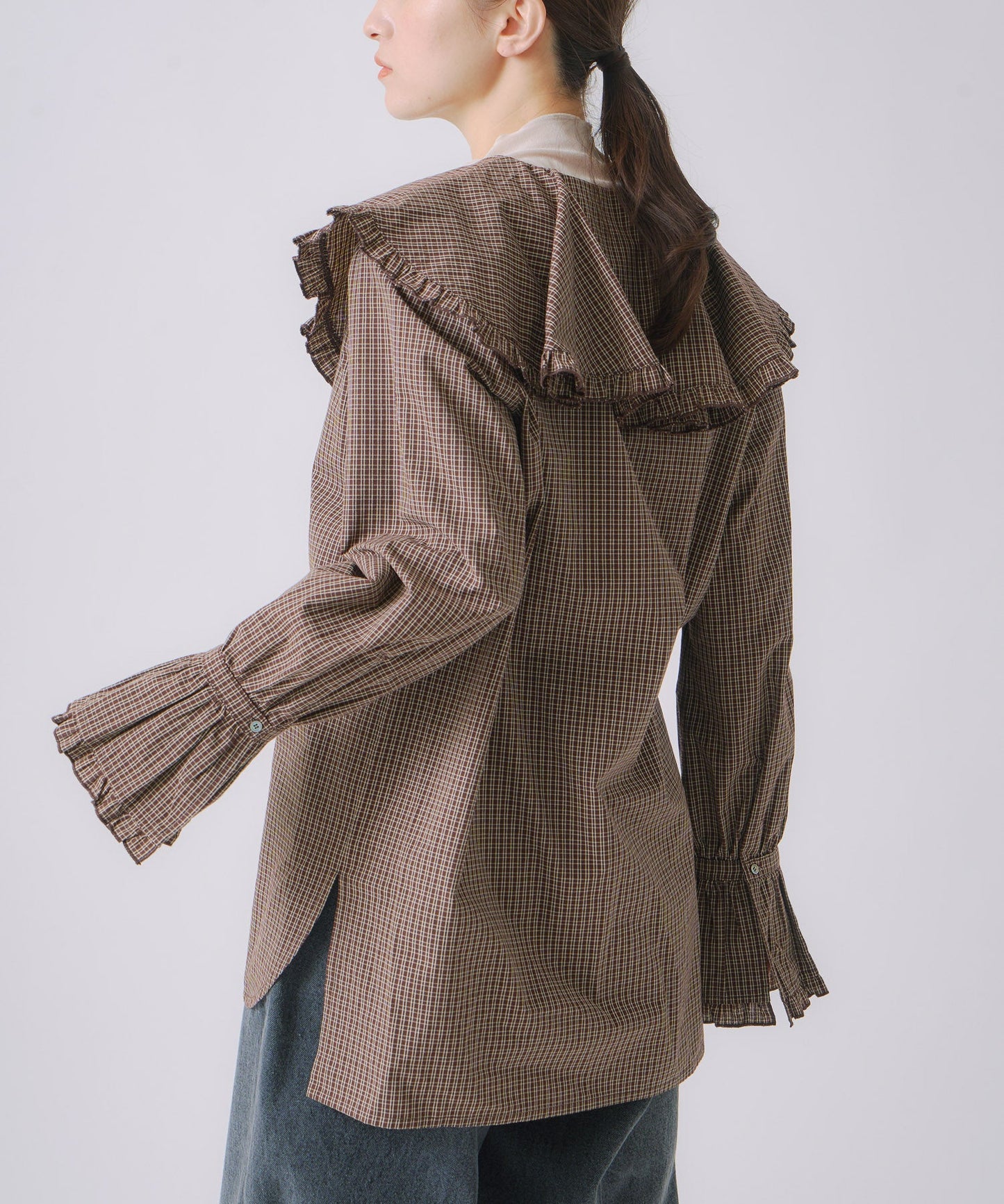 check frill blouse / WHT25FBL4077
