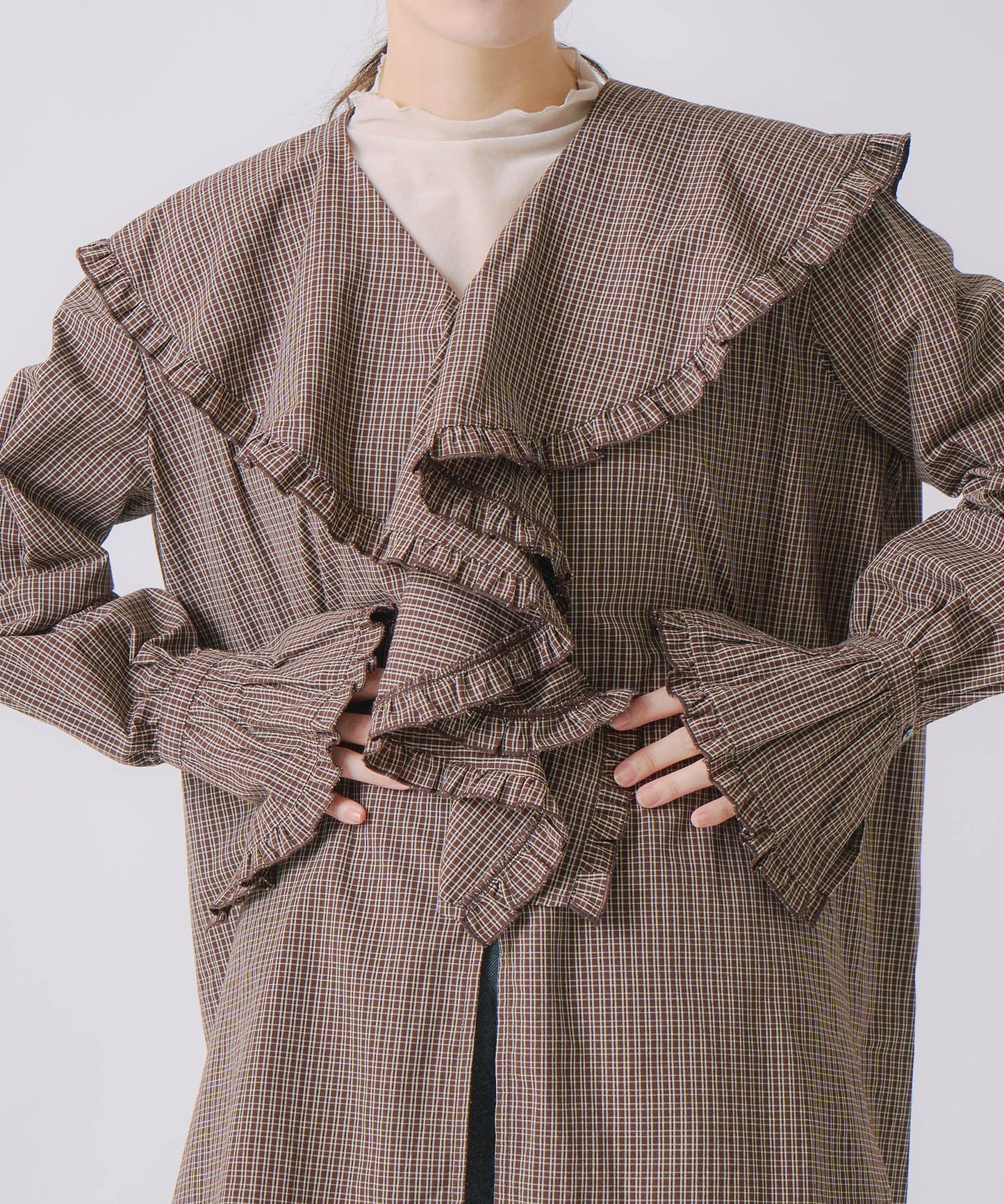 check frill blouse / WHT25FBL4077