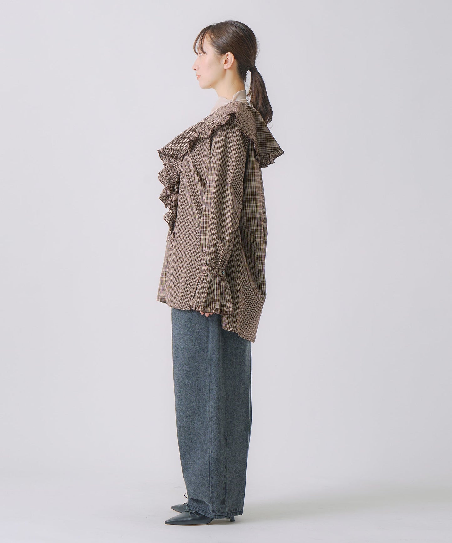 check frill blouse / WHT25FBL4077