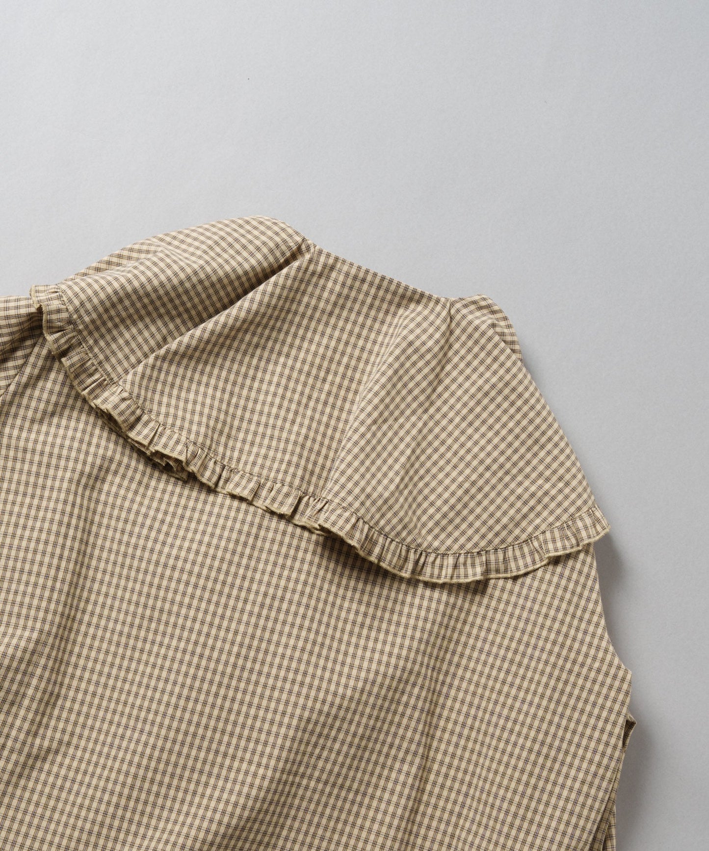 check frill blouse / WHT25FBL4077