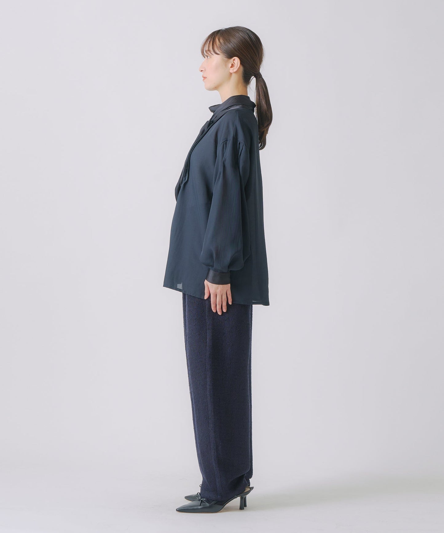 ribbon tie blouse / WHT25FBL4082