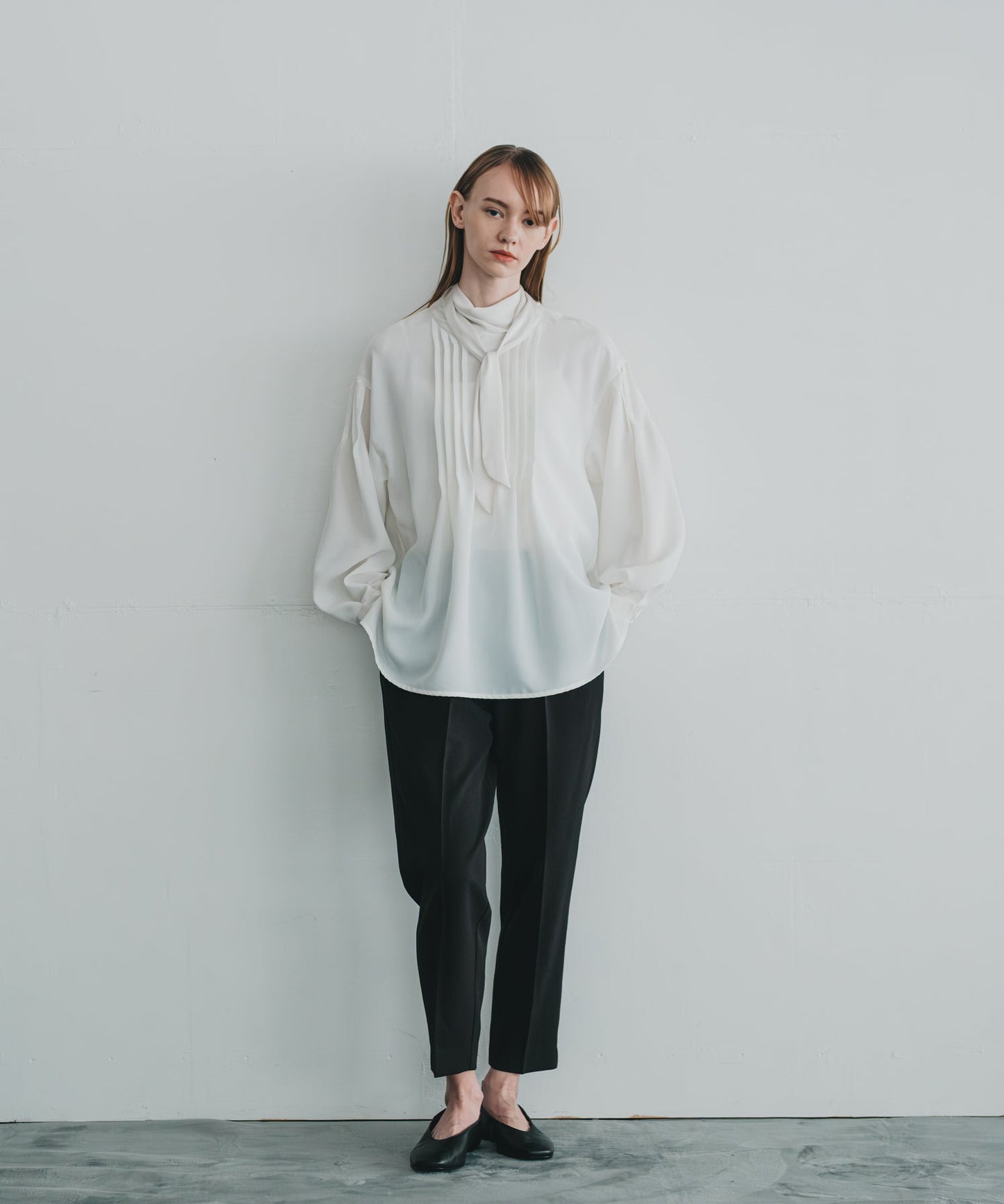 ribbon tie blouse / WHT25FBL4082