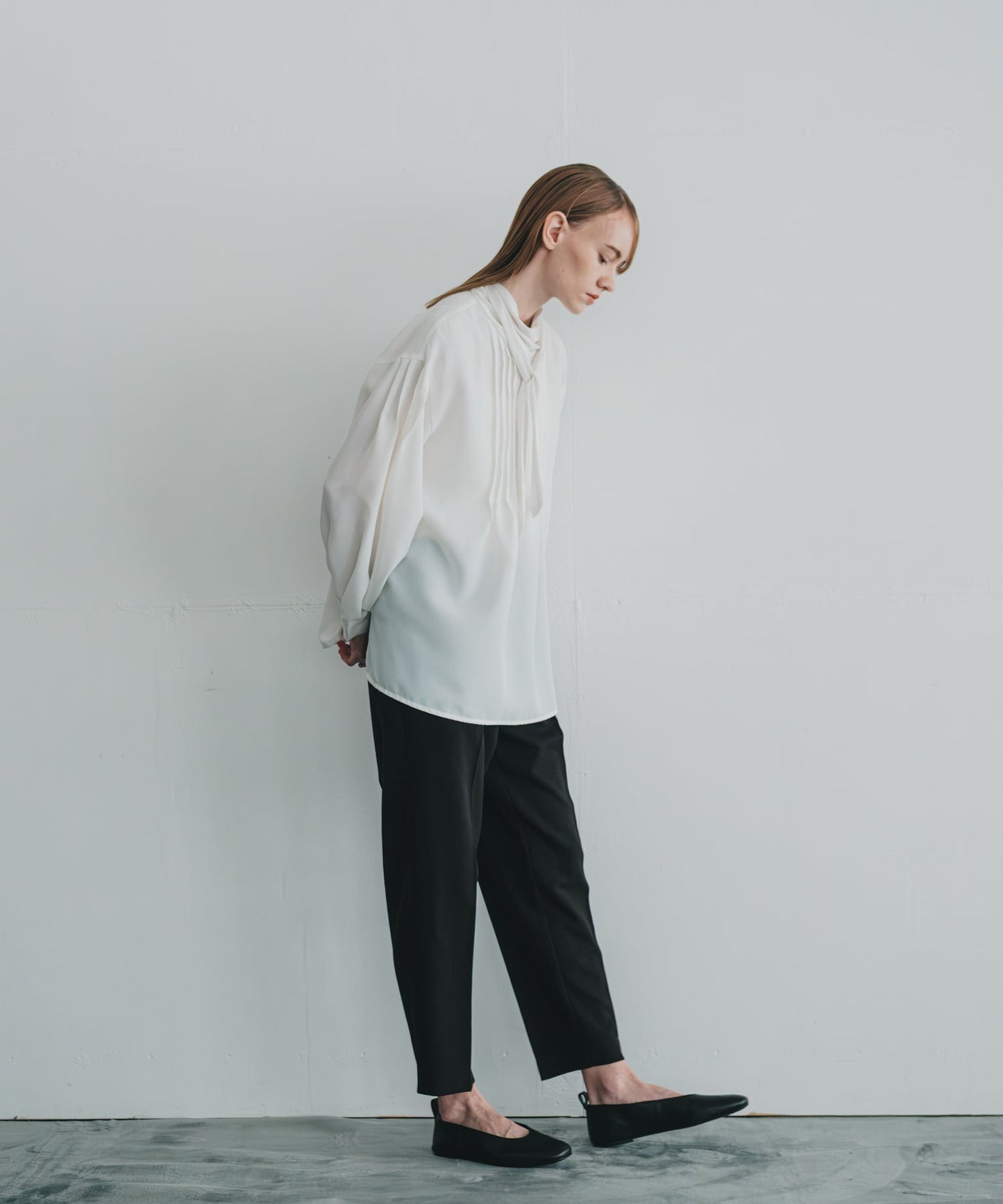 ribbon tie blouse / WHT25FBL4082