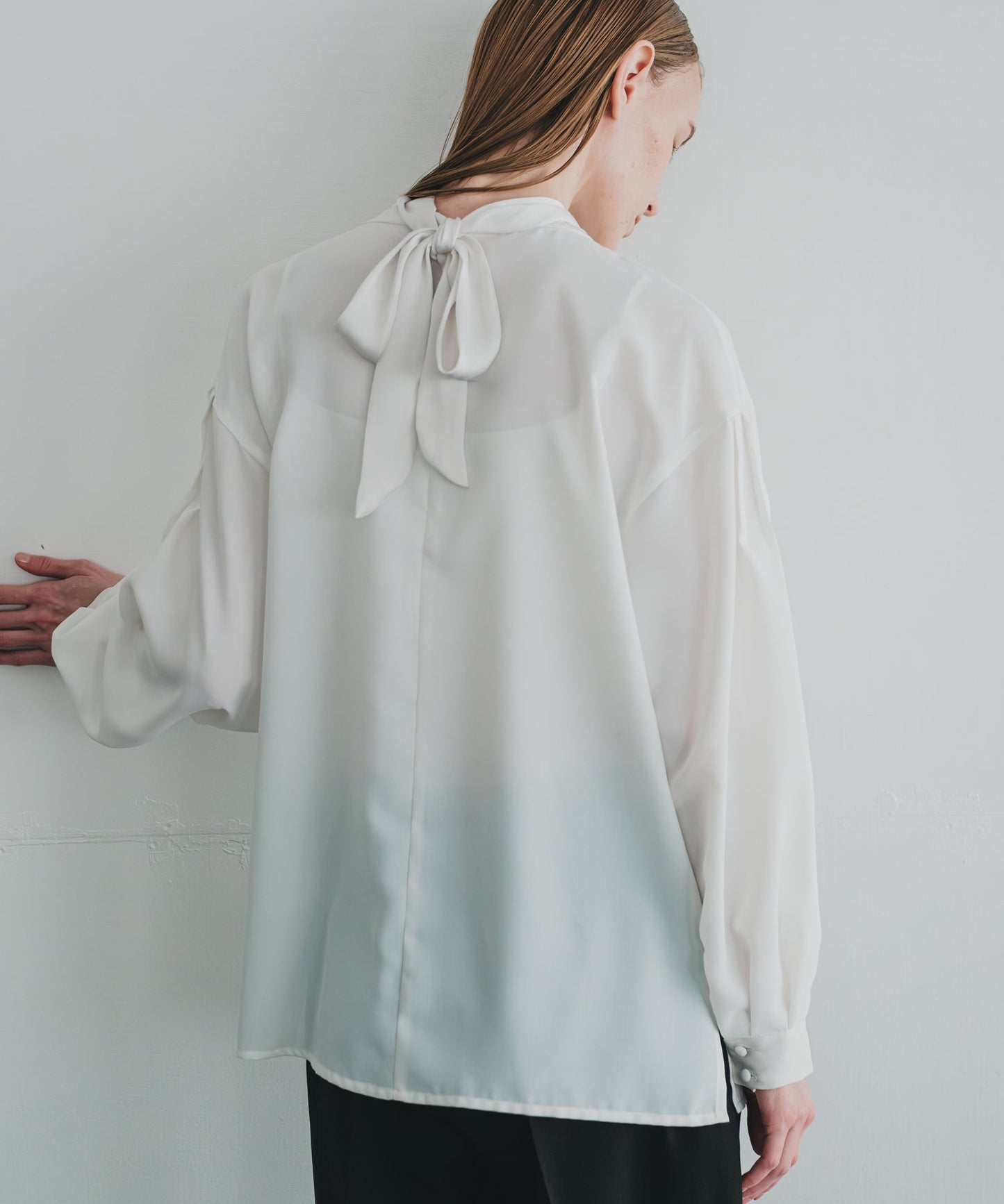 ribbon tie blouse / WHT25FBL4082