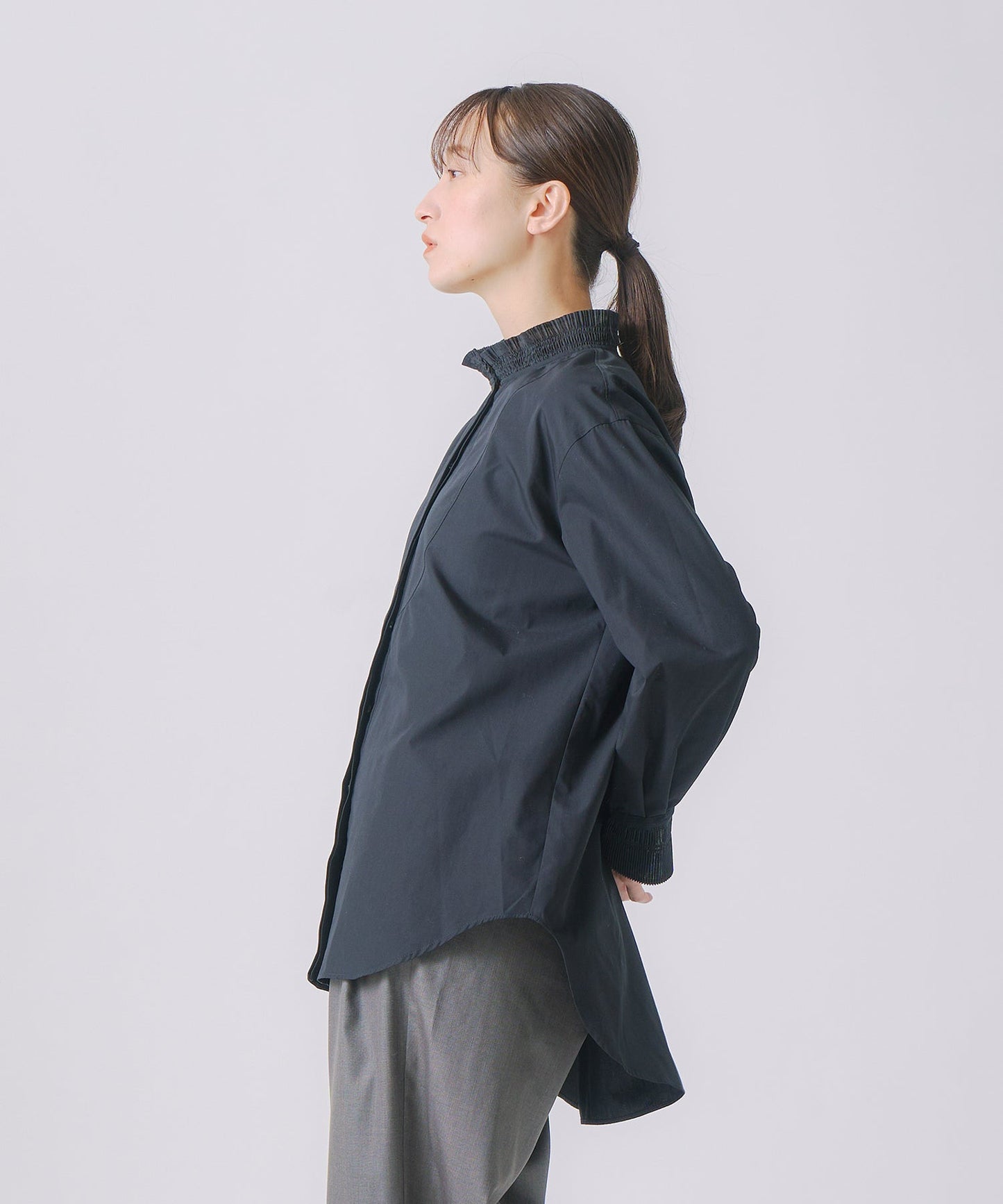 pleats design blouse / WHT25FBL4083