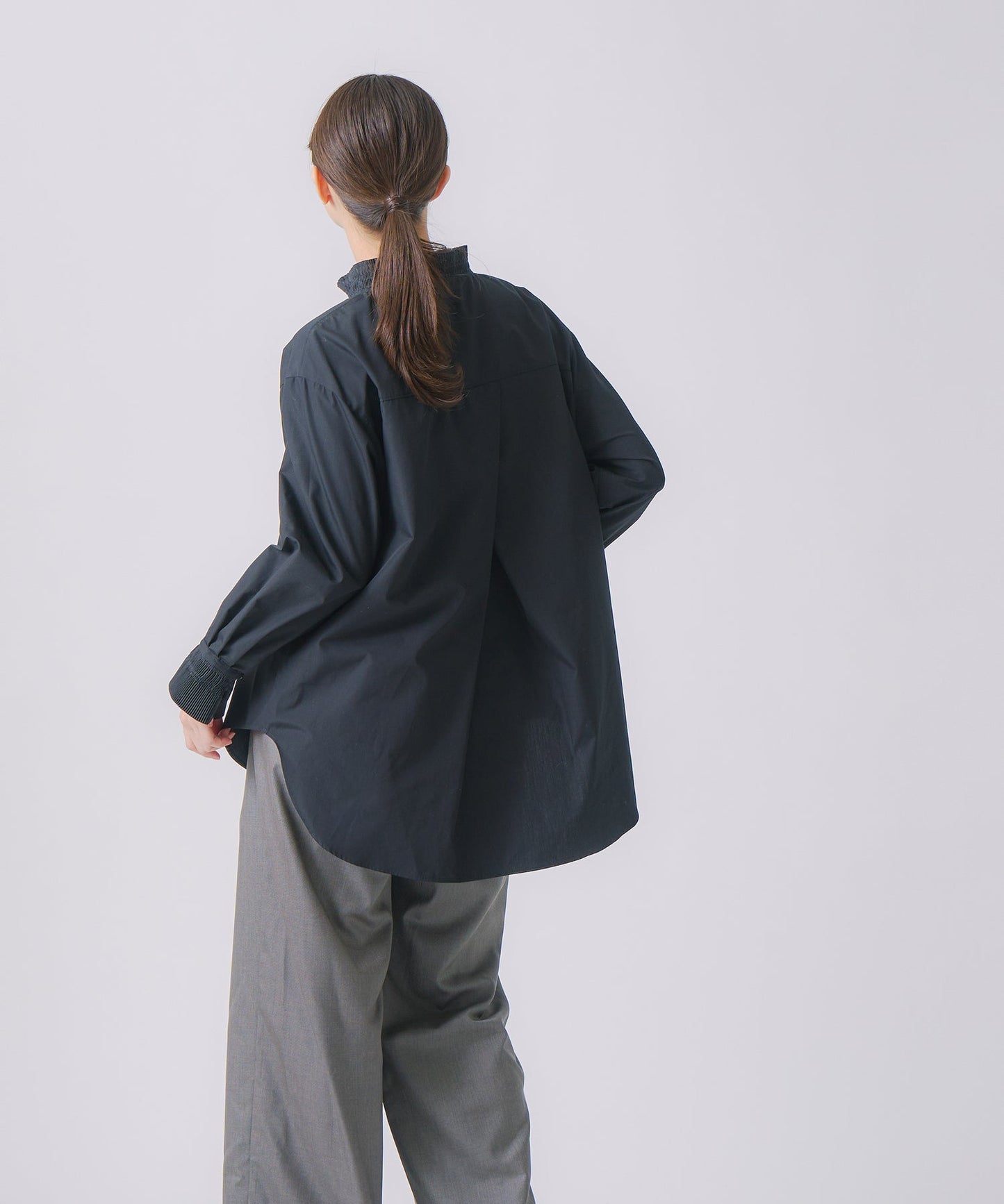 pleats design blouse / WHT25FBL4083