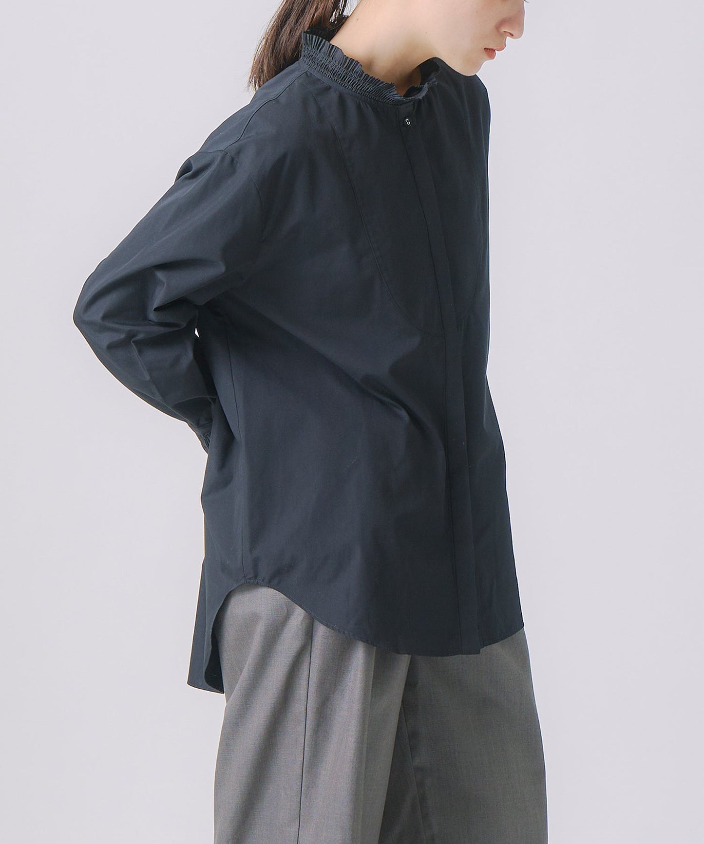 pleats design blouse / WHT25FBL4083