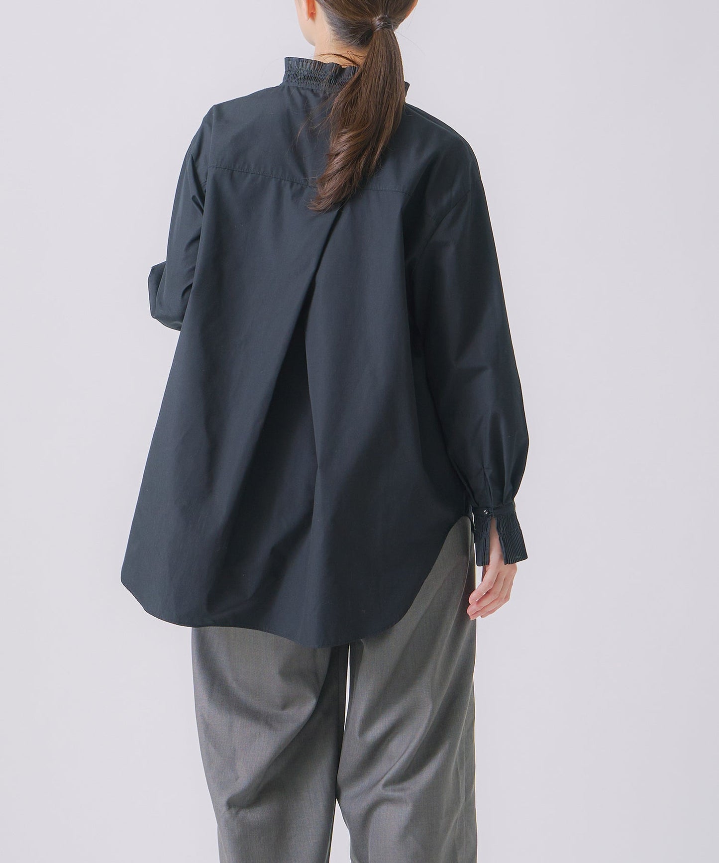 pleats design blouse / WHT25FBL4083