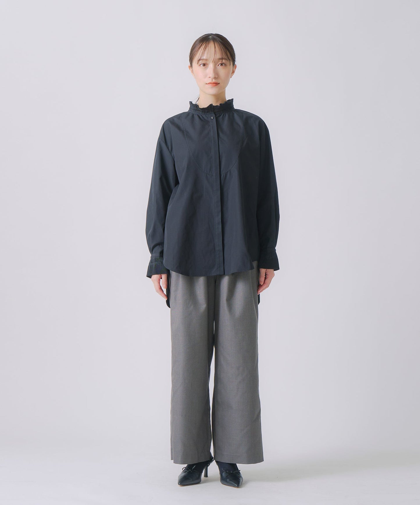 pleats design blouse / WHT25FBL4083