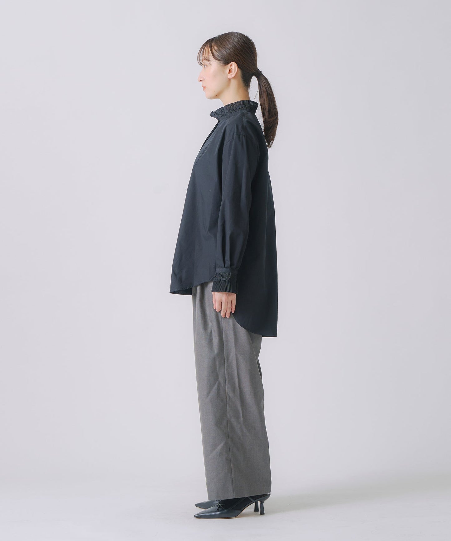 pleats design blouse / WHT25FBL4083