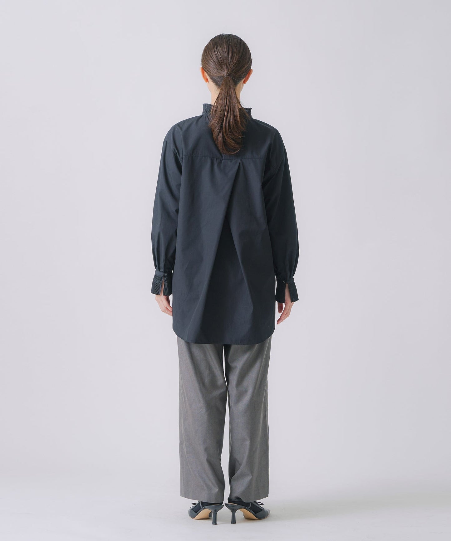 pleats design blouse / WHT25FBL4083