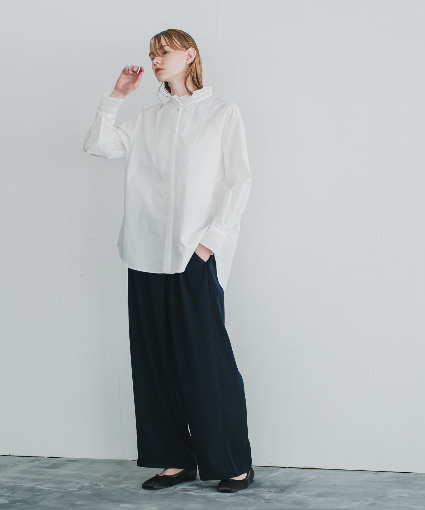 pleats design blouse / WHT25FBL4083