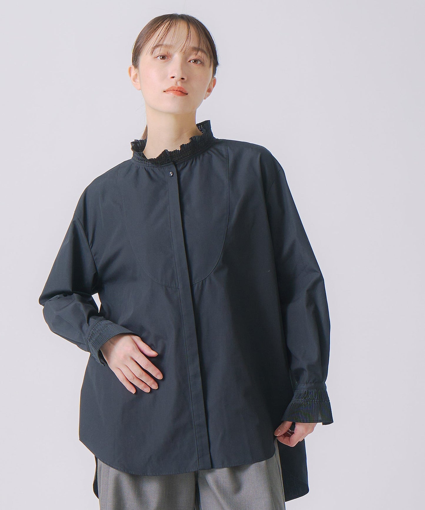 pleats design blouse / WHT25FBL4083