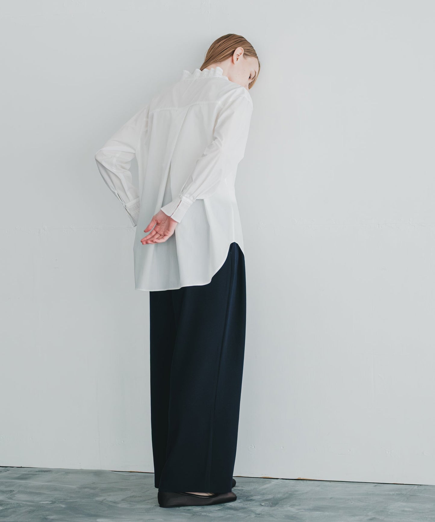 pleats design blouse / WHT25FBL4083