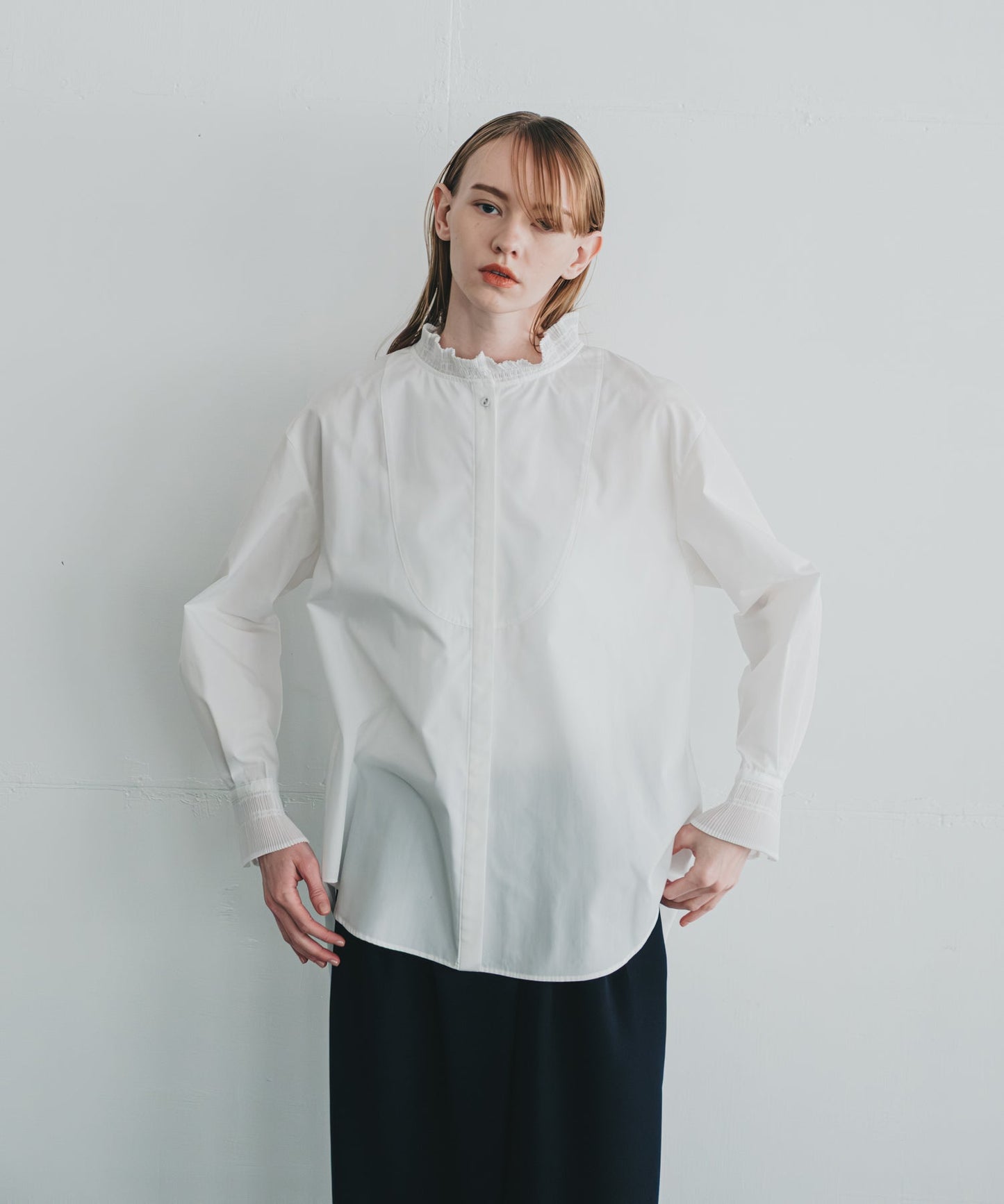 pleats design blouse / WHT25FBL4083