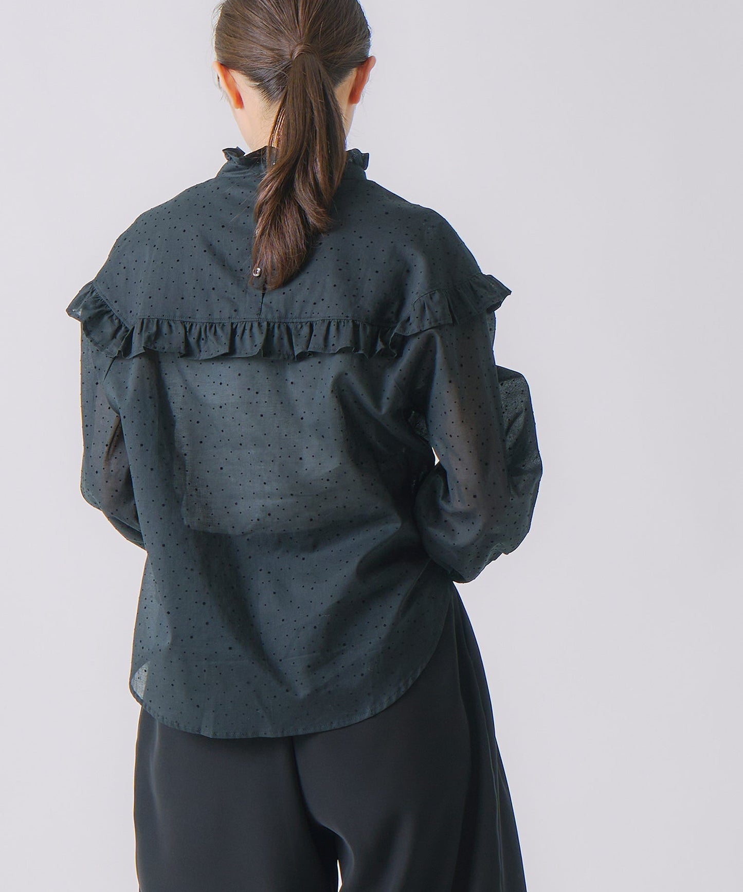 dot frill collar blouse / WHT25FBL4084
