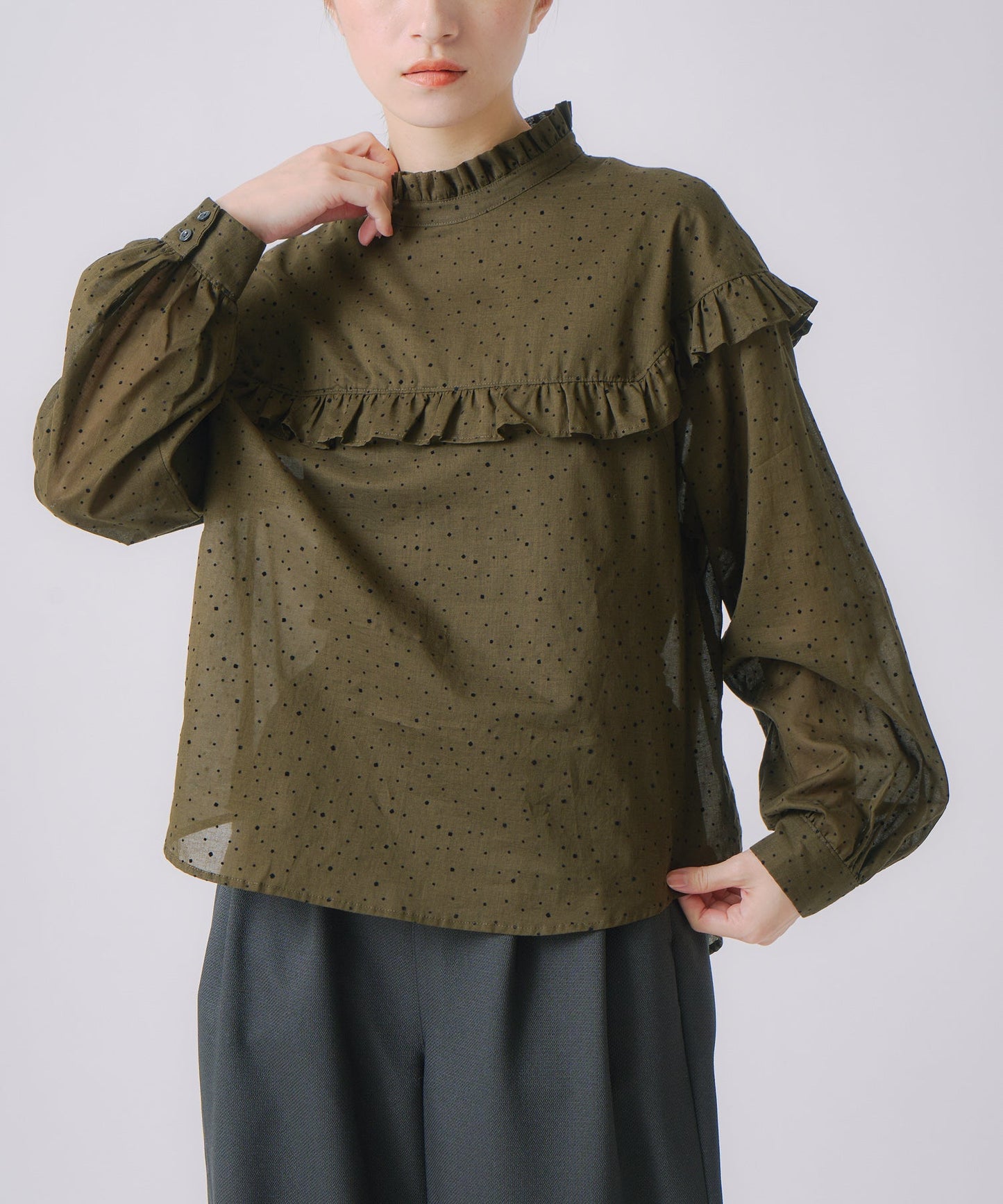 dot frill collar blouse / WHT25FBL4084