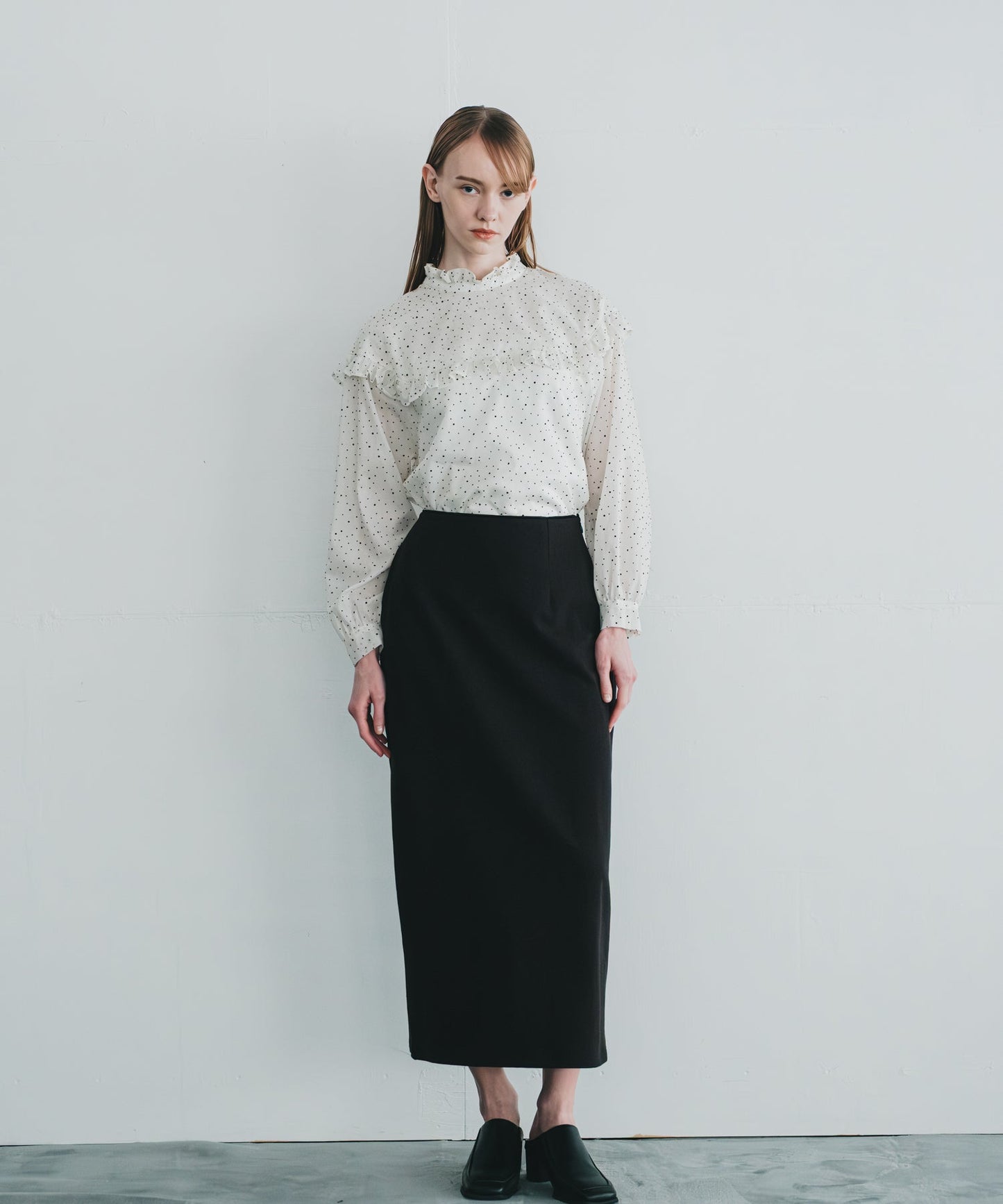 dot frill collar blouse / WHT25FBL4084