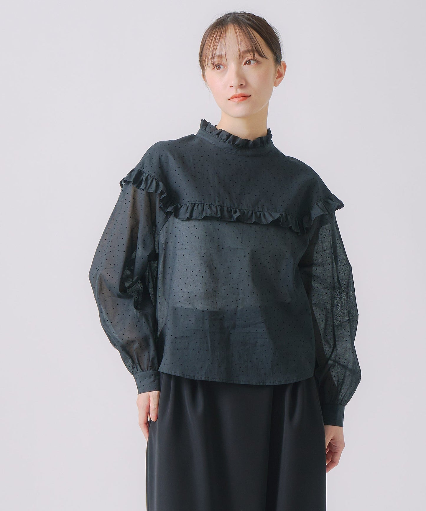 dot frill collar blouse / WHT25FBL4084