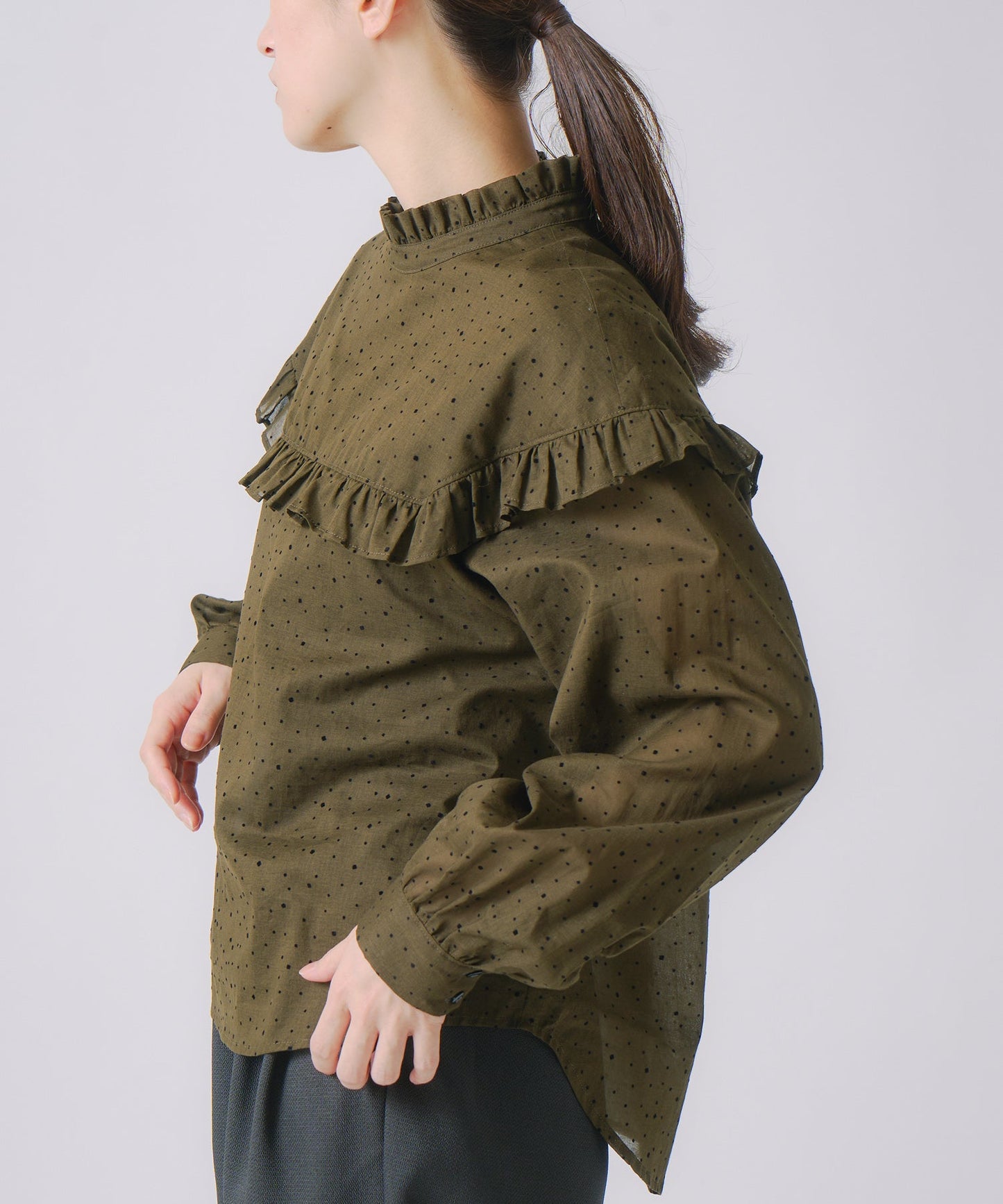 dot frill collar blouse / WHT25FBL4084