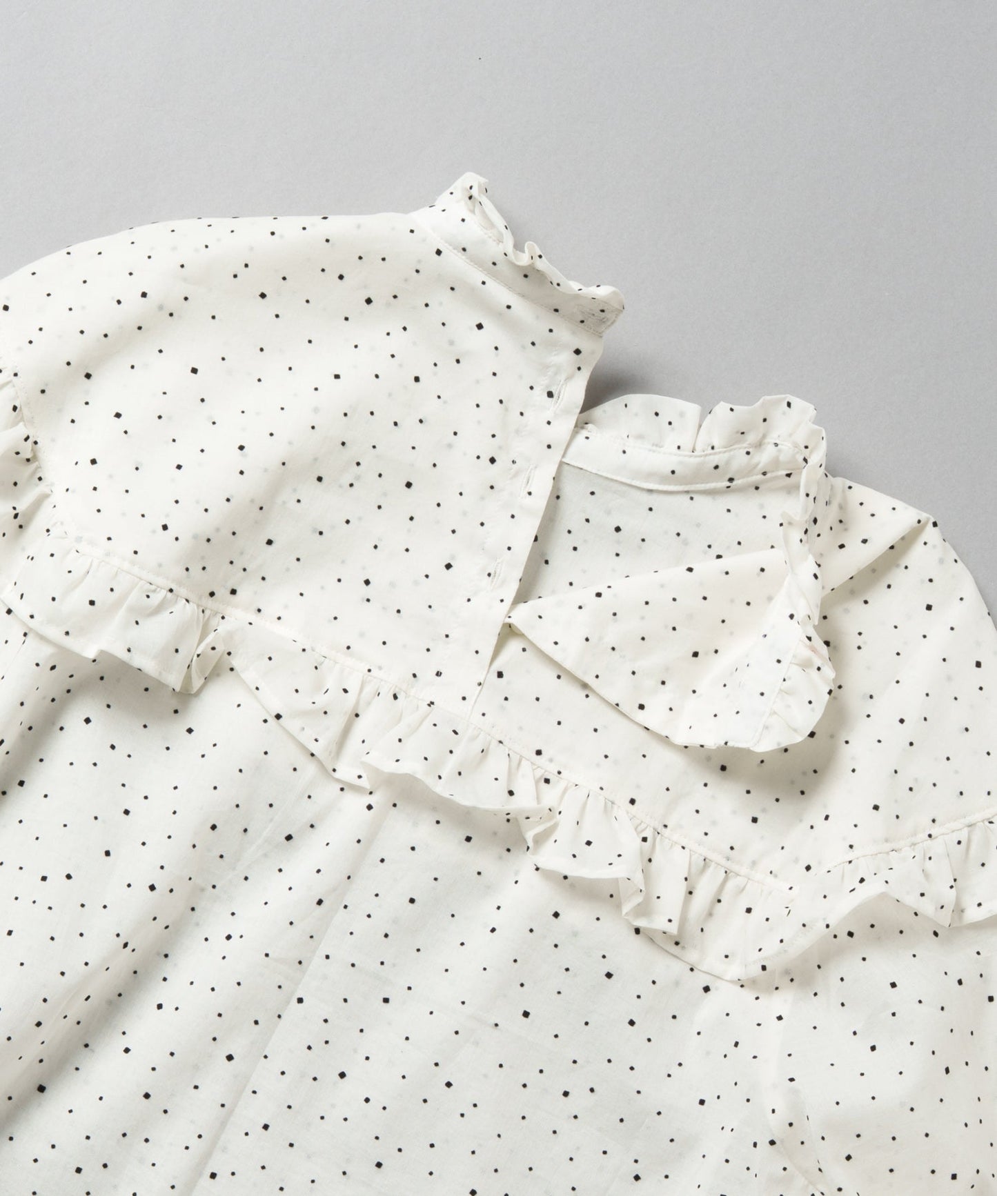 dot frill collar blouse / WHT25FBL4084