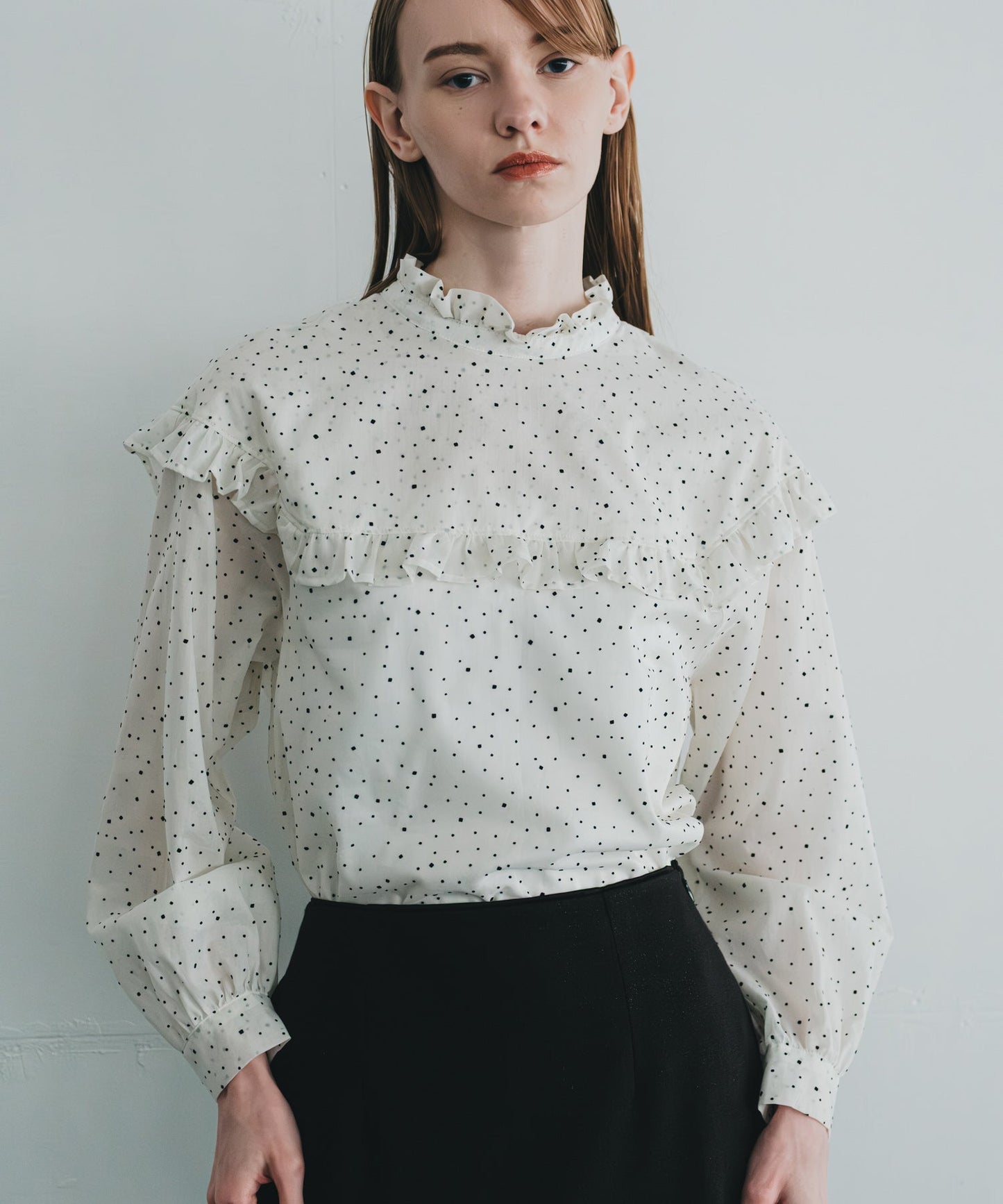dot frill collar blouse / WHT25FBL4084