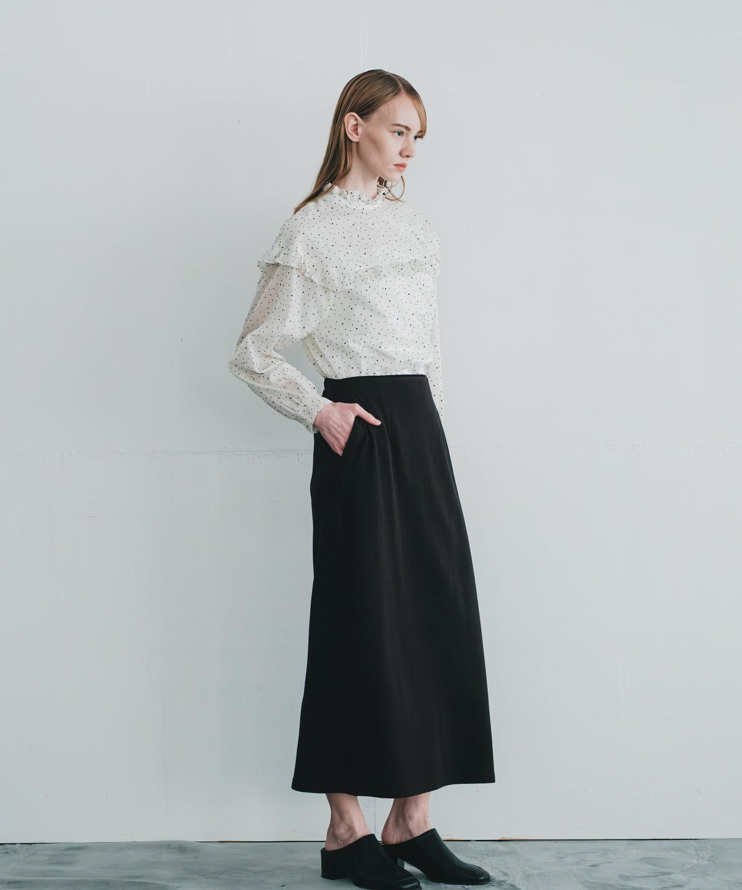 dot frill collar blouse / WHT25FBL4084