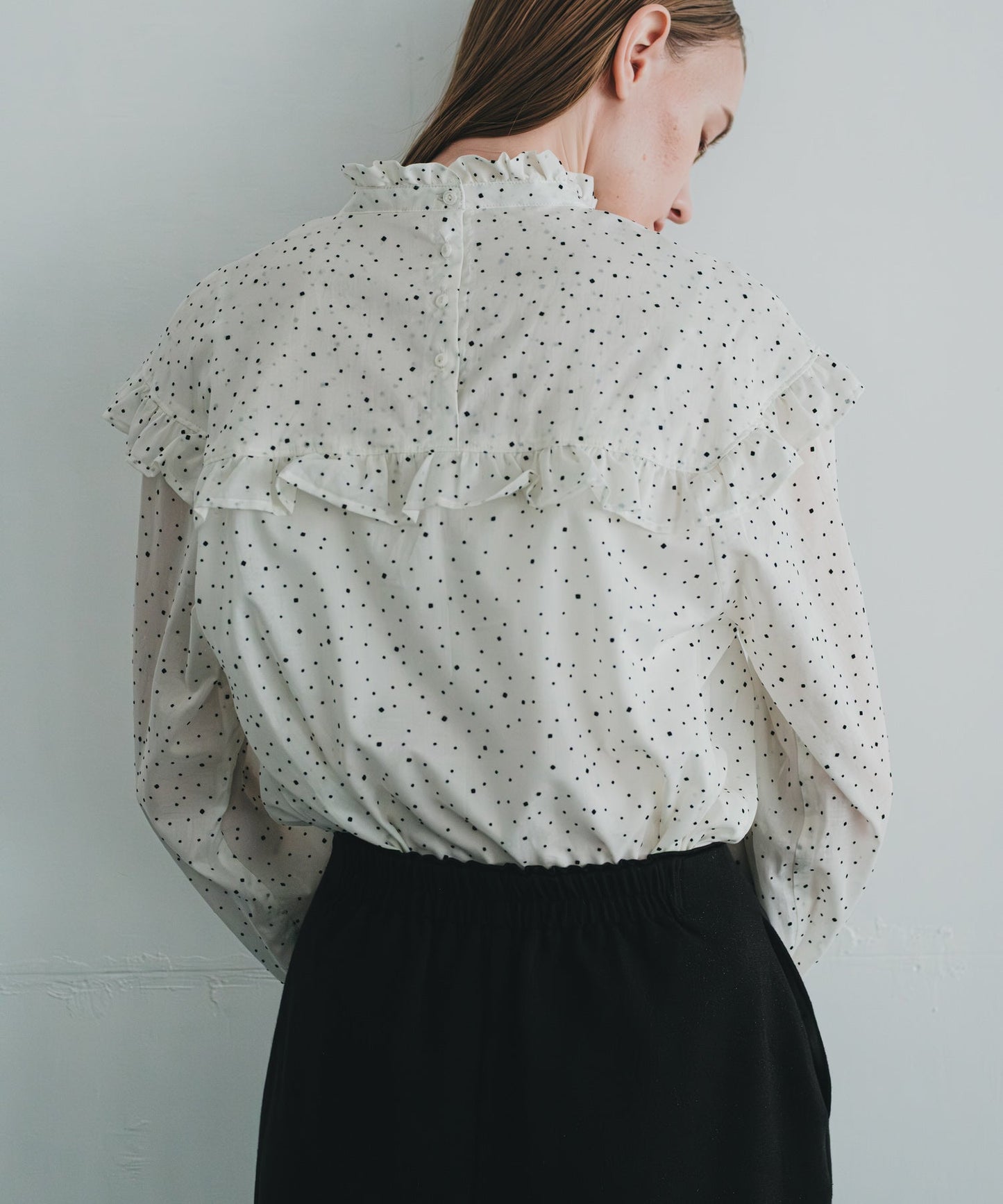 dot frill collar blouse / WHT25FBL4084