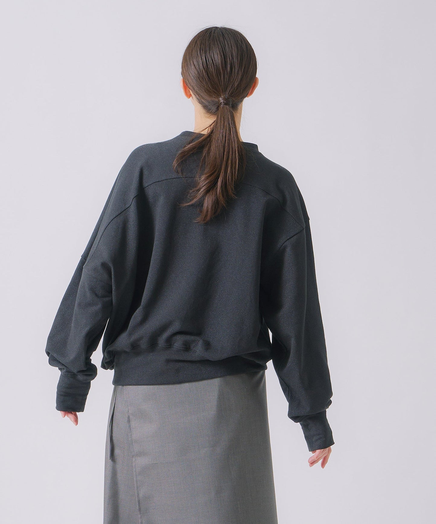 asymmetry glitter sweat / WHT25FCS4003