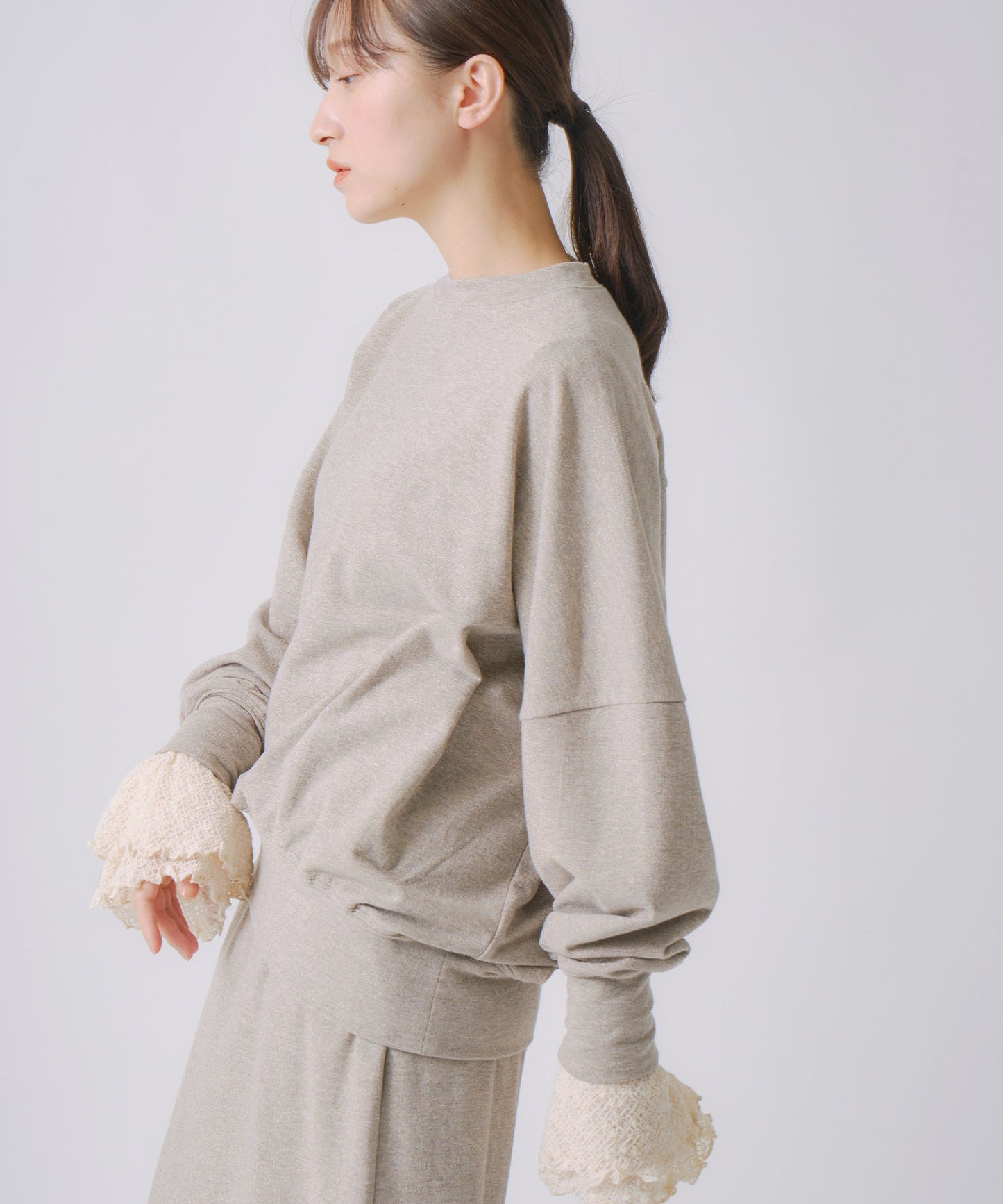 asymmetry glitter sweat / WHT25FCS4003