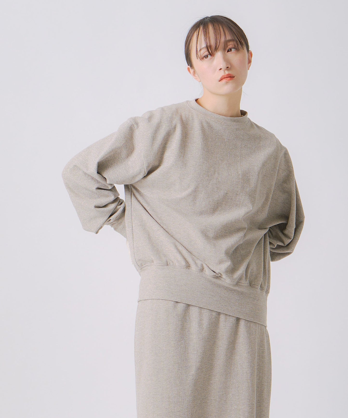 asymmetry glitter sweat / WHT25FCS4003