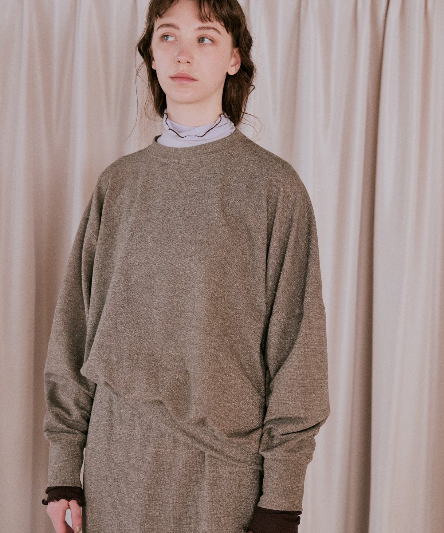 asymmetry glitter sweat / WHT25FCS4003