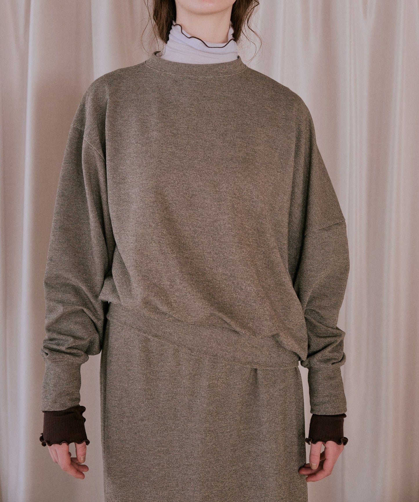asymmetry glitter sweat / WHT25FCS4003