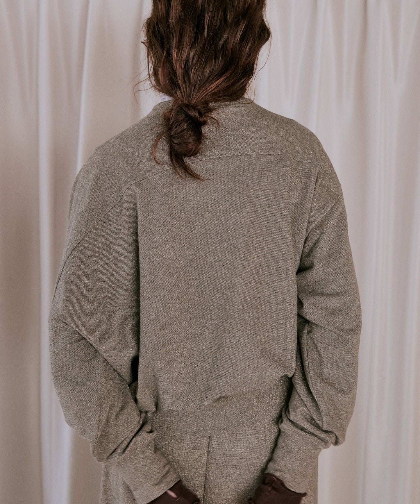 asymmetry glitter sweat / WHT25FCS4003