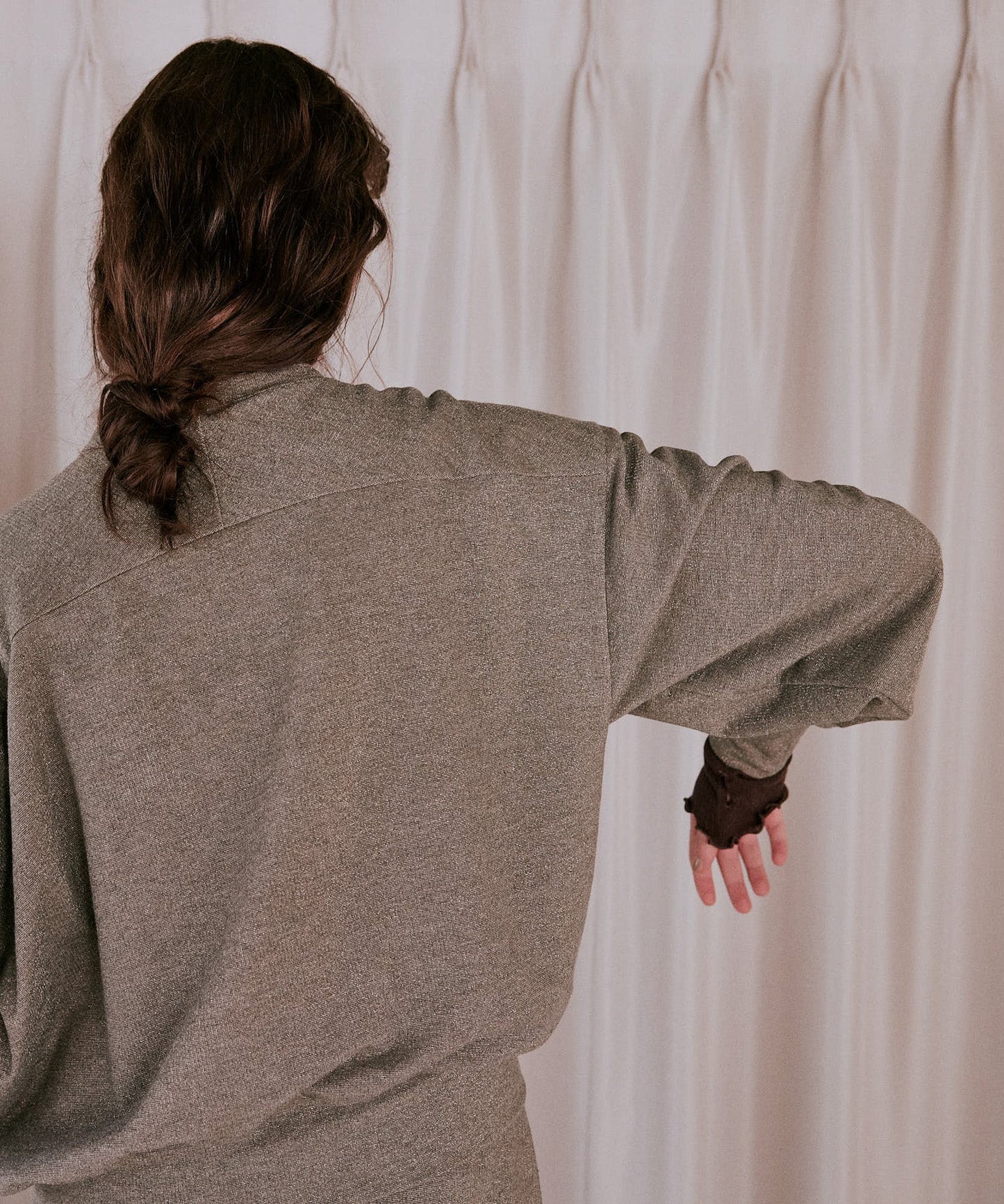 asymmetry glitter sweat / WHT25FCS4003