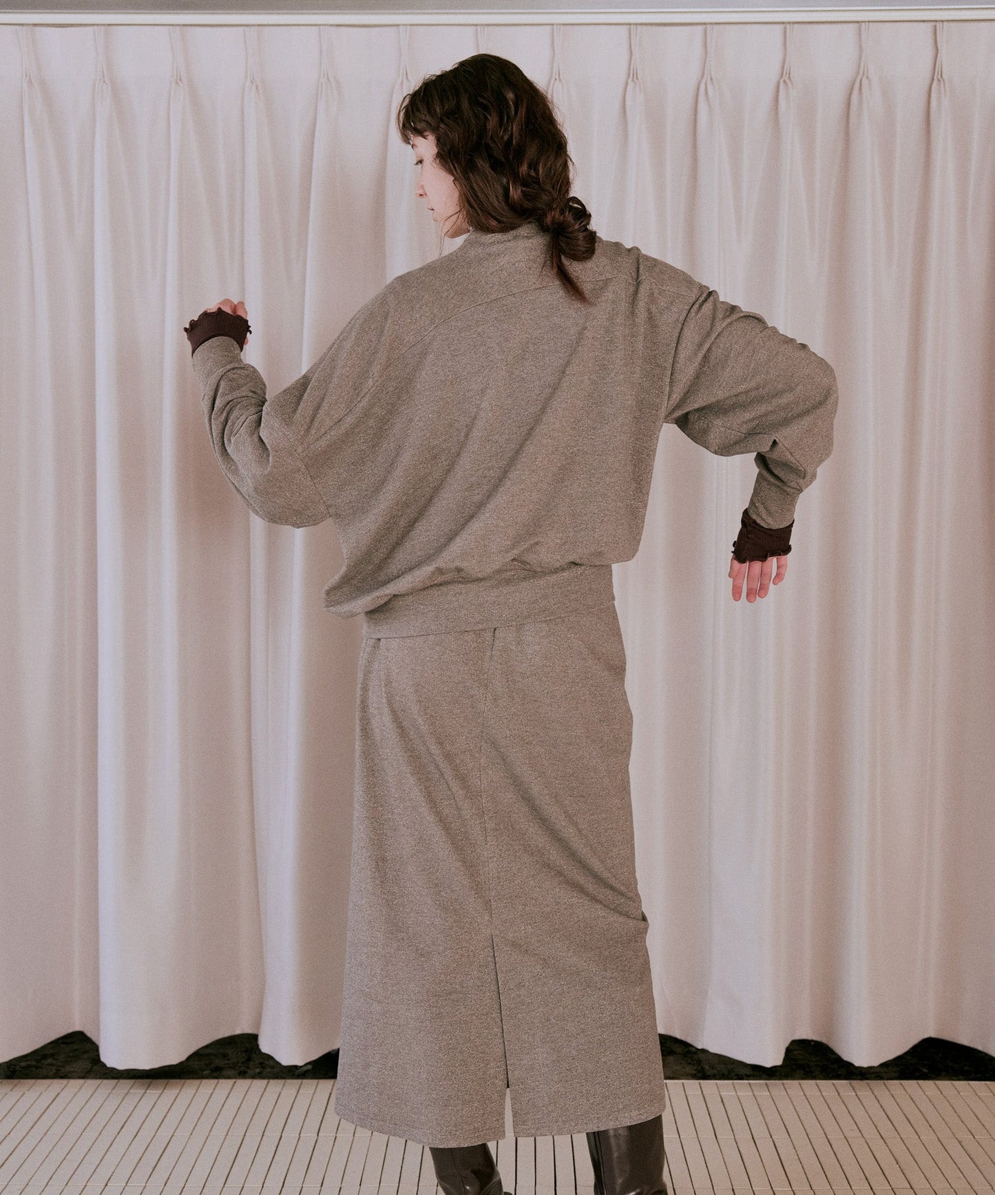 asymmetry glitter sweat / WHT25FCS4003