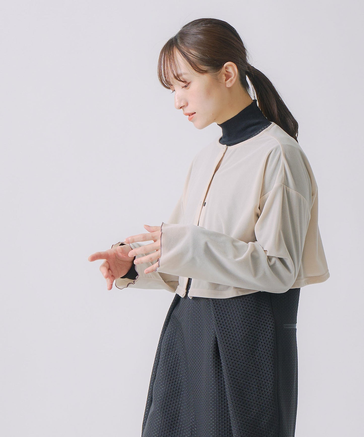 sheer velour cardigan / WHT25FCS4005