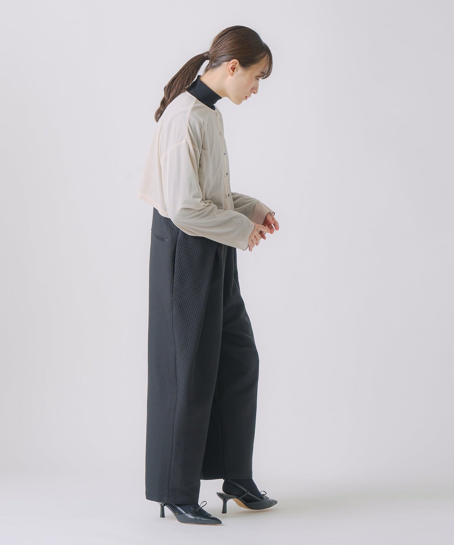 sheer velour cardigan / WHT25FCS4005