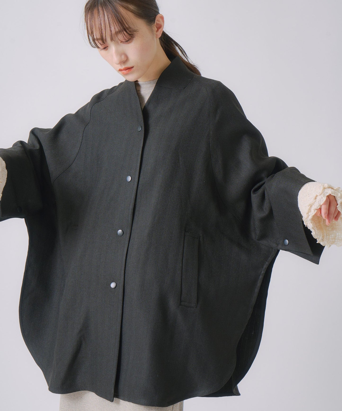 round cape jacket / WHT25FJK4047