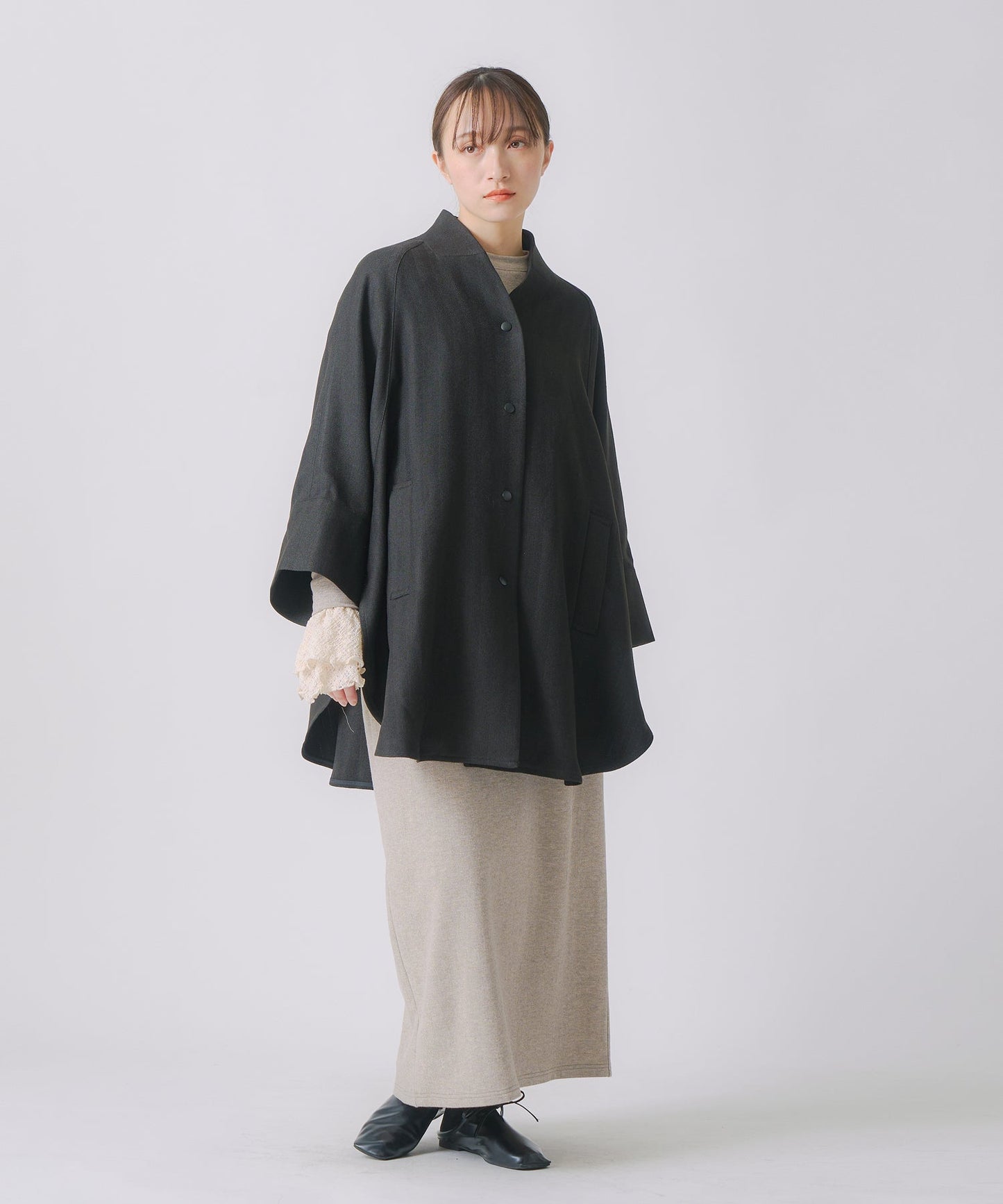 round cape jacket / WHT25FJK4047