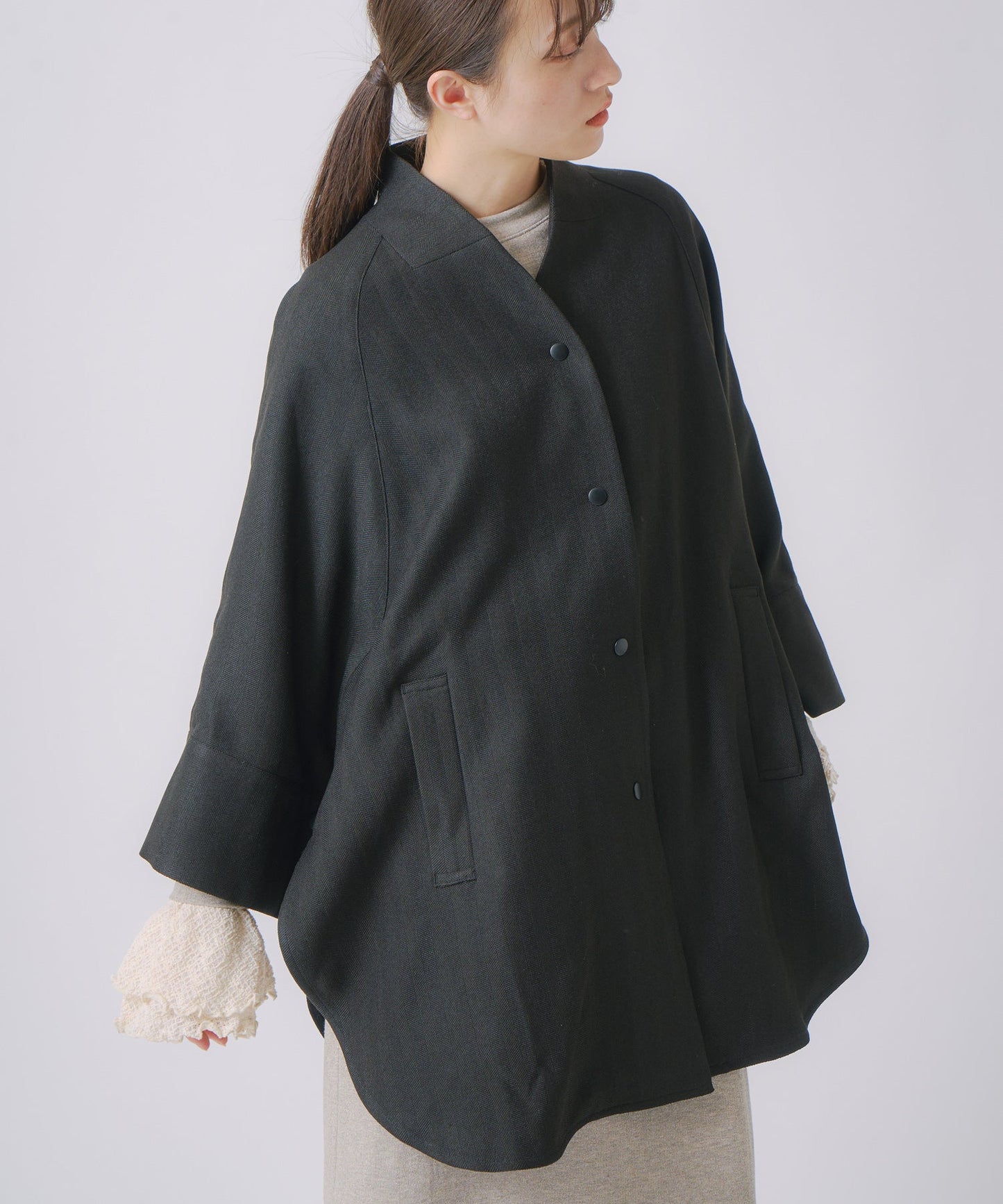 round cape jacket / WHT25FJK4047
